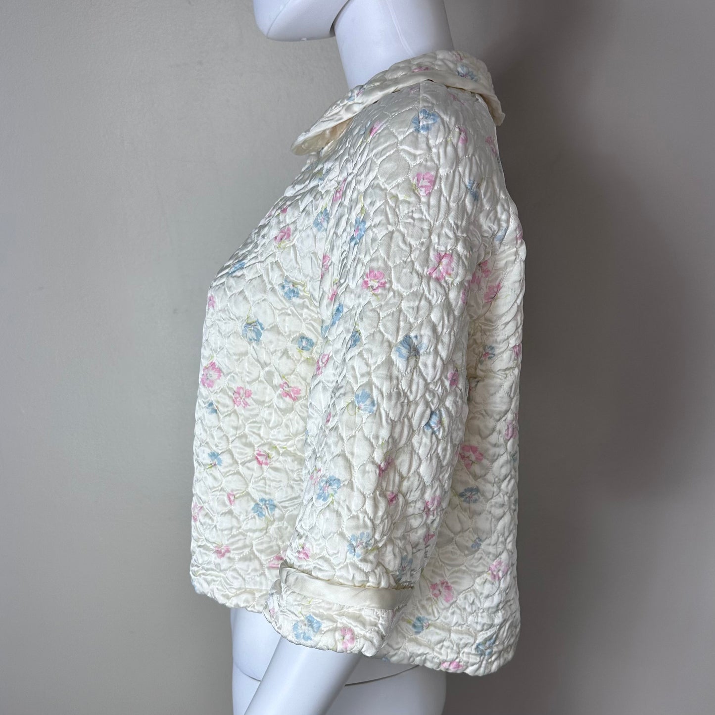 1950s Barbizon Dainty Puff Bed Jacket, Size Large, Floral Quilted Nylon