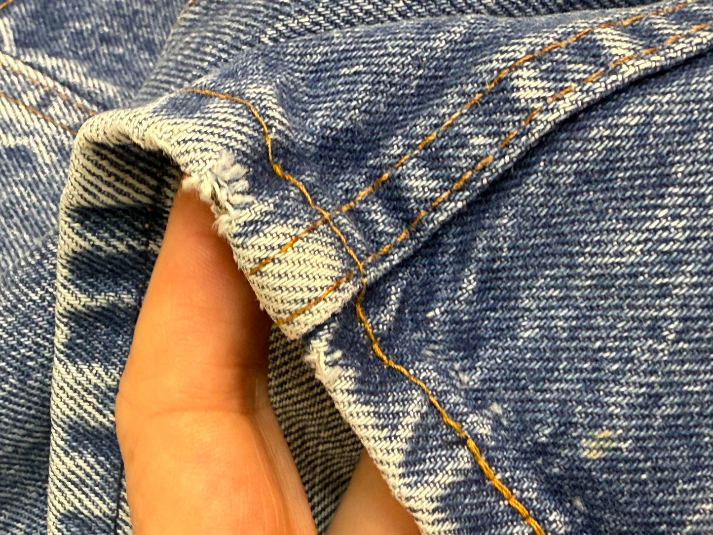 1970s Women’s Flare Leg Levi’s Blue Jeans, 25"x32.5", Orange Tab