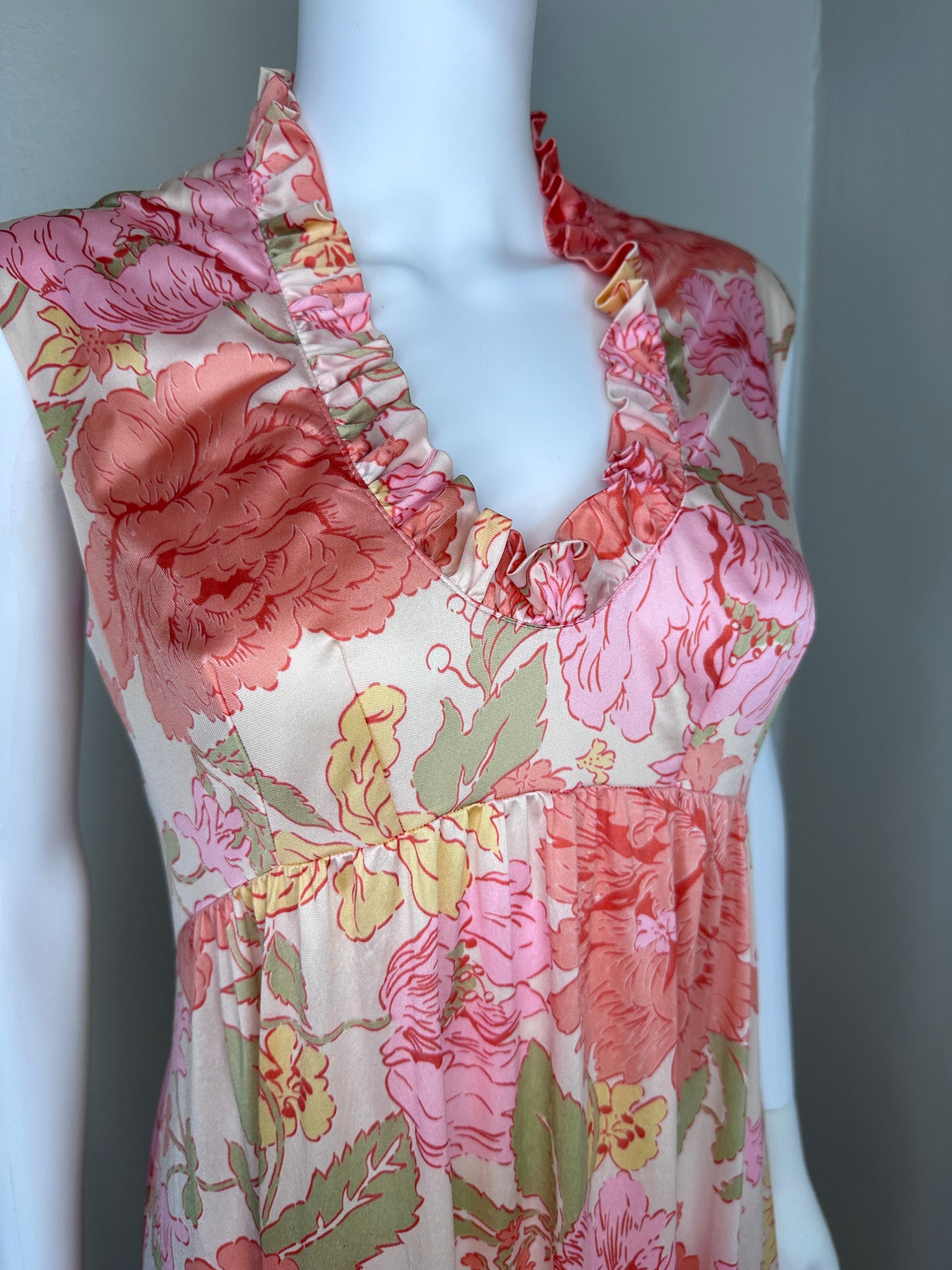 1970s Floral Peignoir Set, Vanity Fair Size Medium, Matching Nightgown and Robe