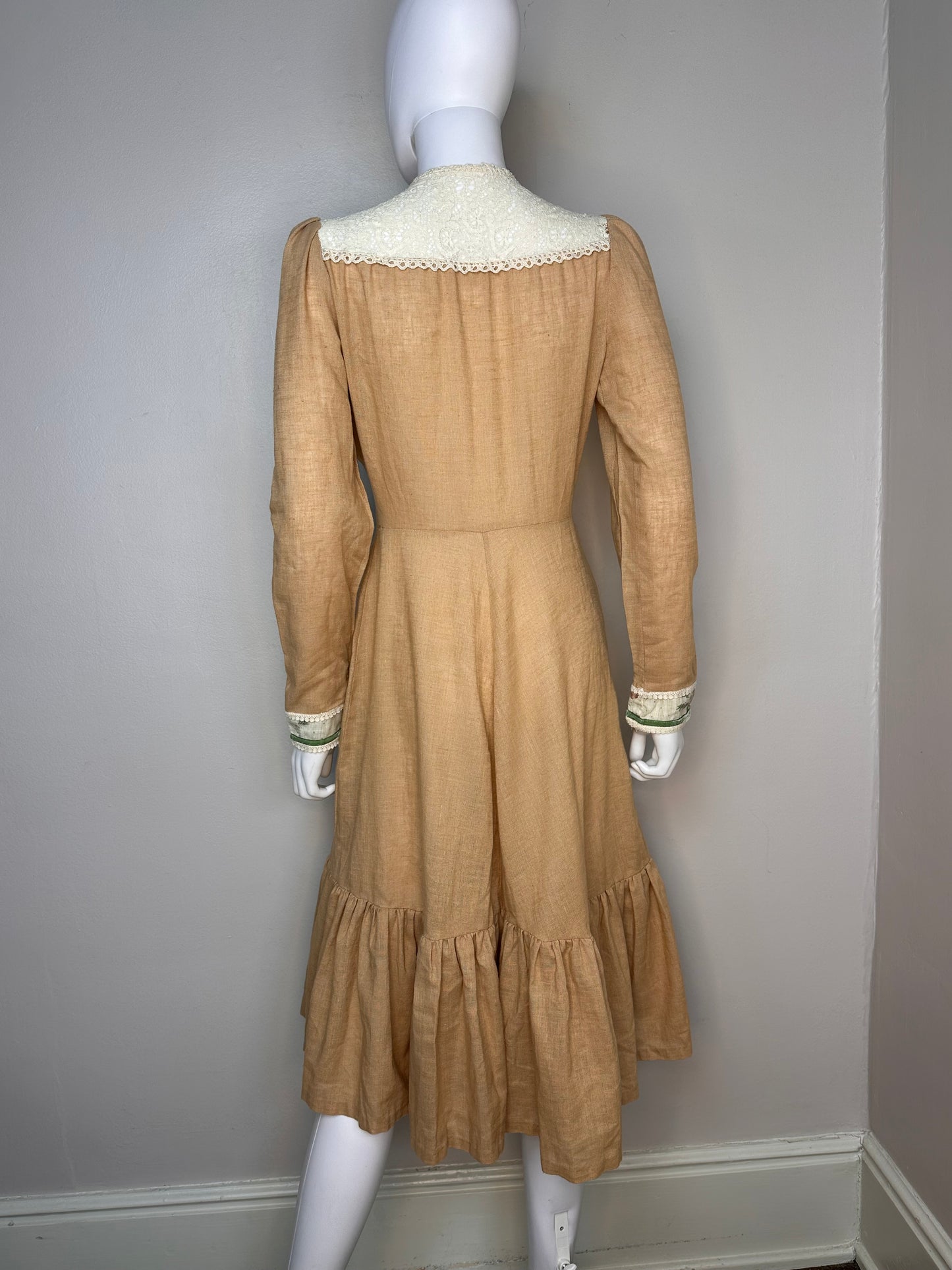 1970s Tan Floral Prairie Midi Dress, Tres Petite of Dallas Size Small, Cottagecore