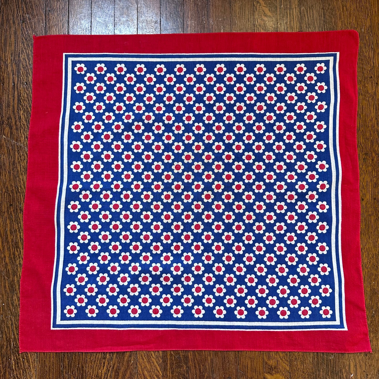 Vintage Daisy Print Bandana, 20" x 21", Red White and Blue