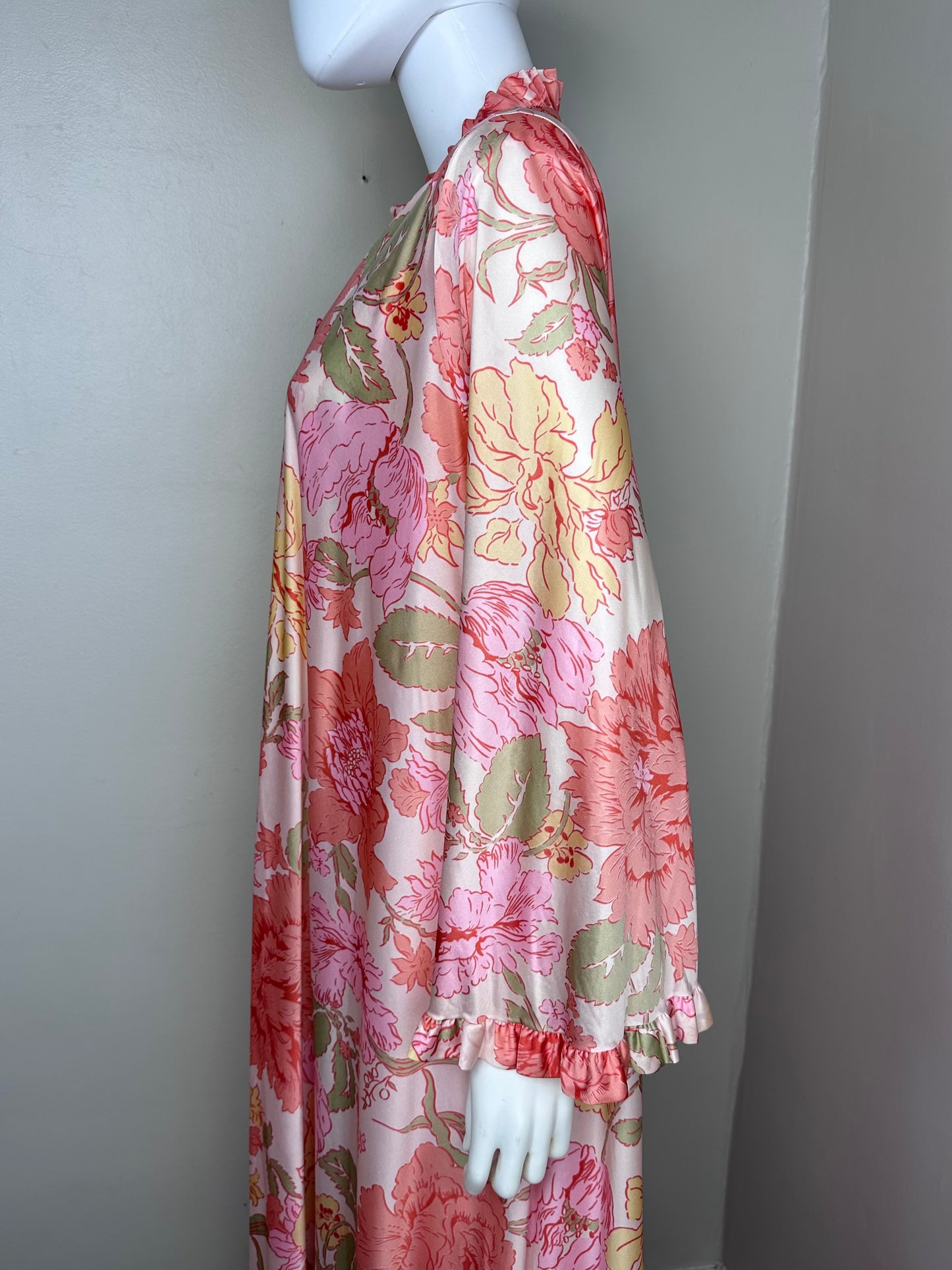 1970s Floral Peignoir Set, Vanity Fair Size Medium, Matching Nightgown and Robe
