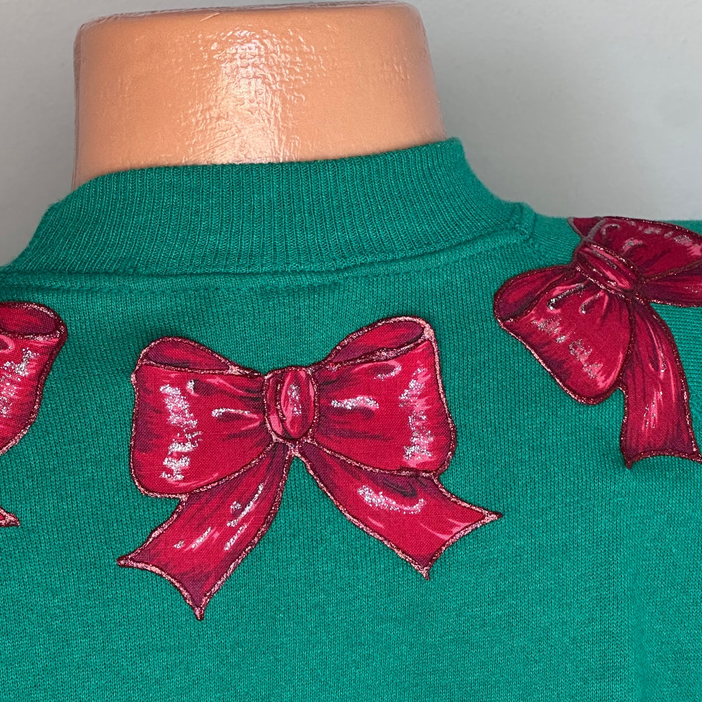 1990s Christmas Wreath and Bows Sweatshirt, Crafty, Hanes Her Way Size Large