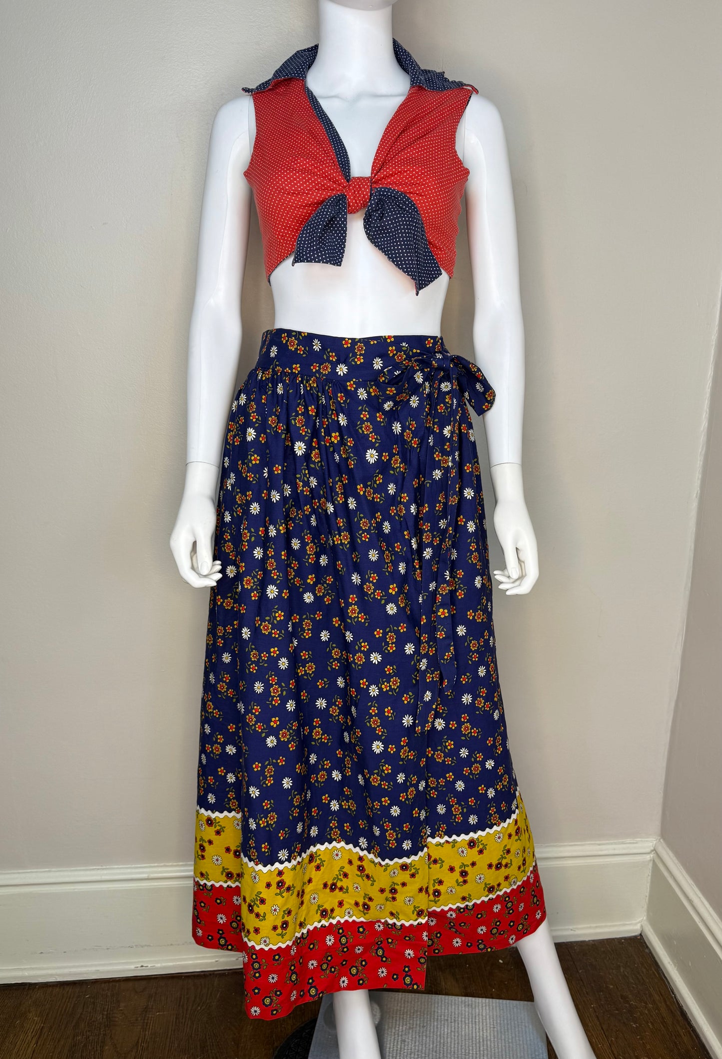 1970s Cropped Tie Front Reversible Blouse, Mr Topper Size M-L, Red and Navy Blue Polka Dot