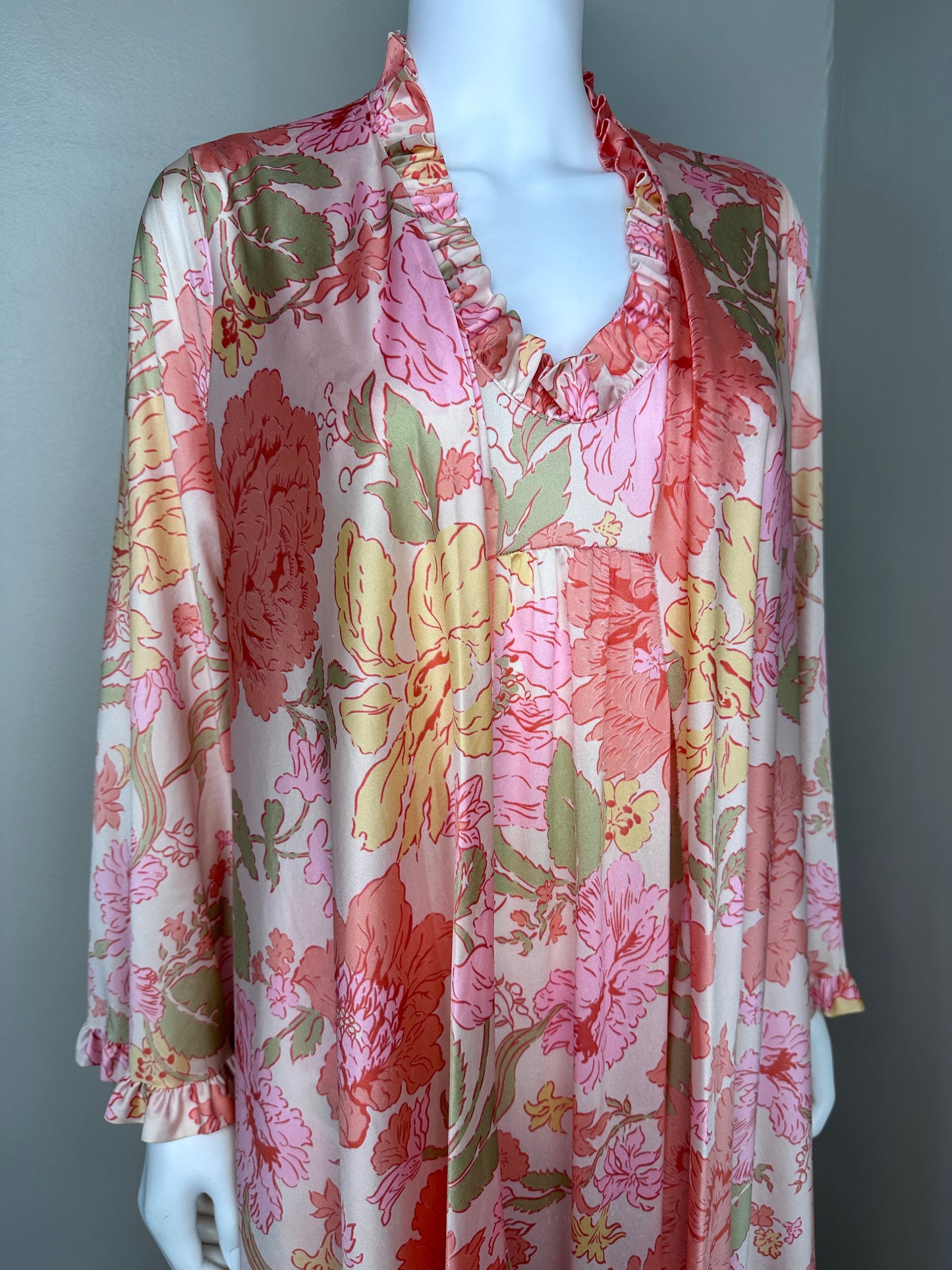 1970s Floral Peignoir Set, Vanity Fair Size Medium, Matching Nightgown and Robe