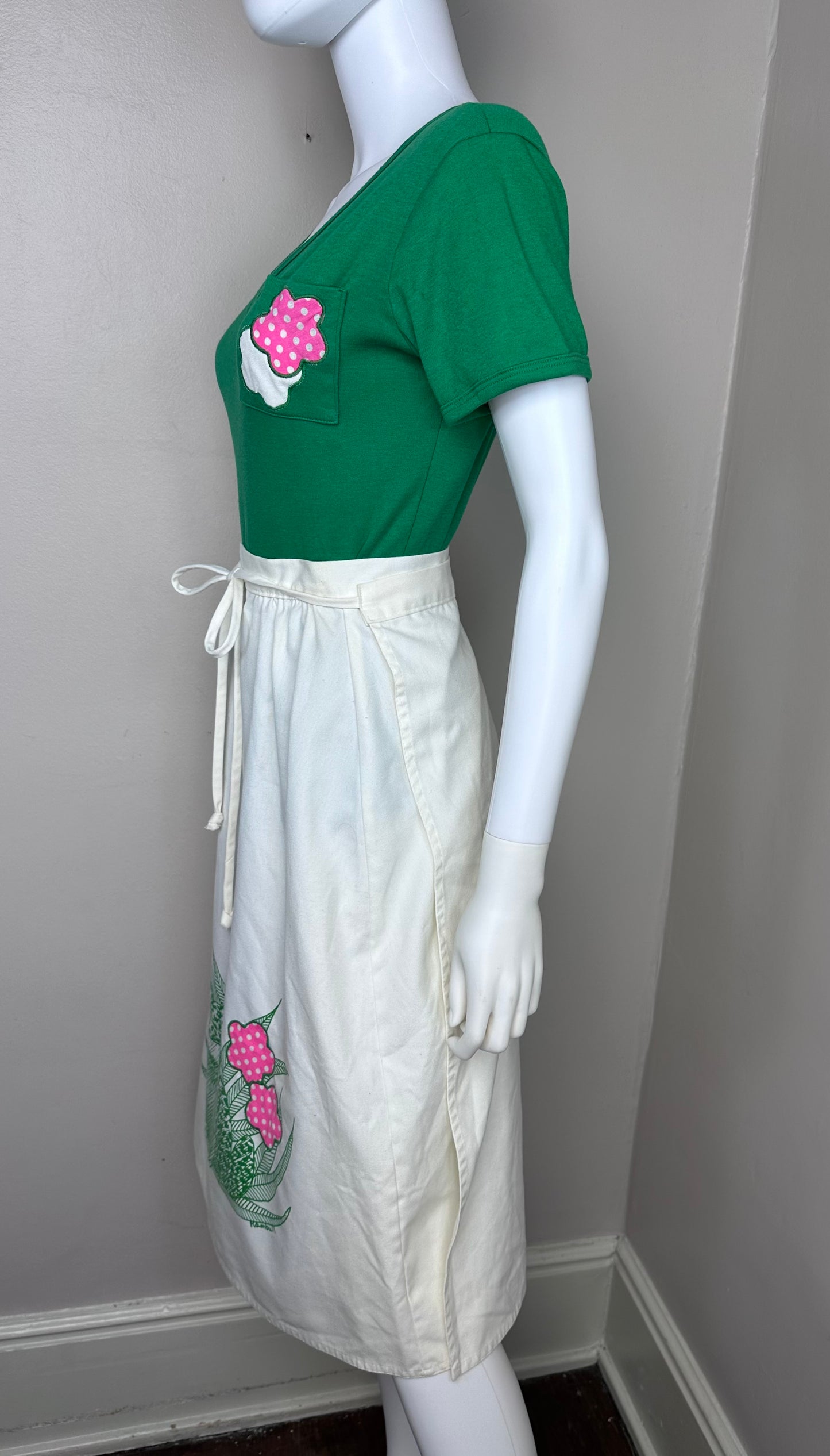 1970s Frog Wrap Skirt and T-Shirt, Haphazard Size Small