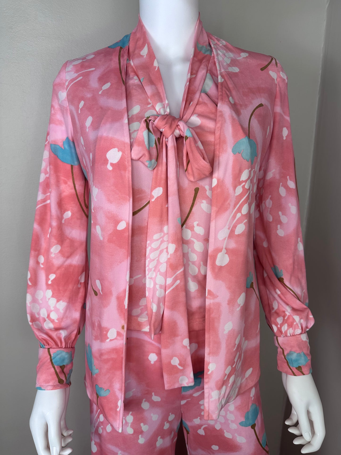 1970s Floral 3 Piece Set, Pant Suit, Leslie J Size Medium, Sleeveless Top, Long Sleeve Top