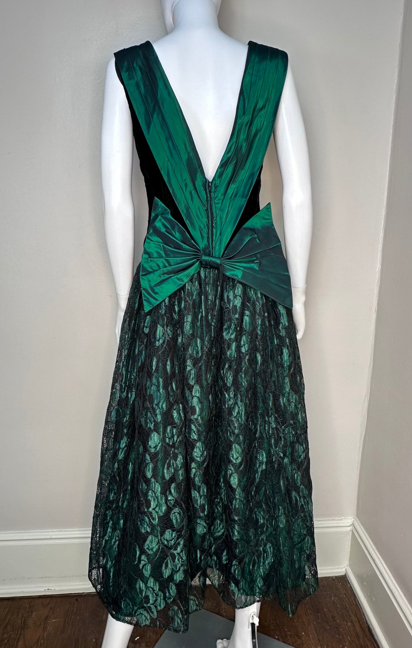 1980s Green and Black Drop Waist Formal Dress, Expo Nite Size Medium, Velvet and Lace, 80s Prom, Deadstock