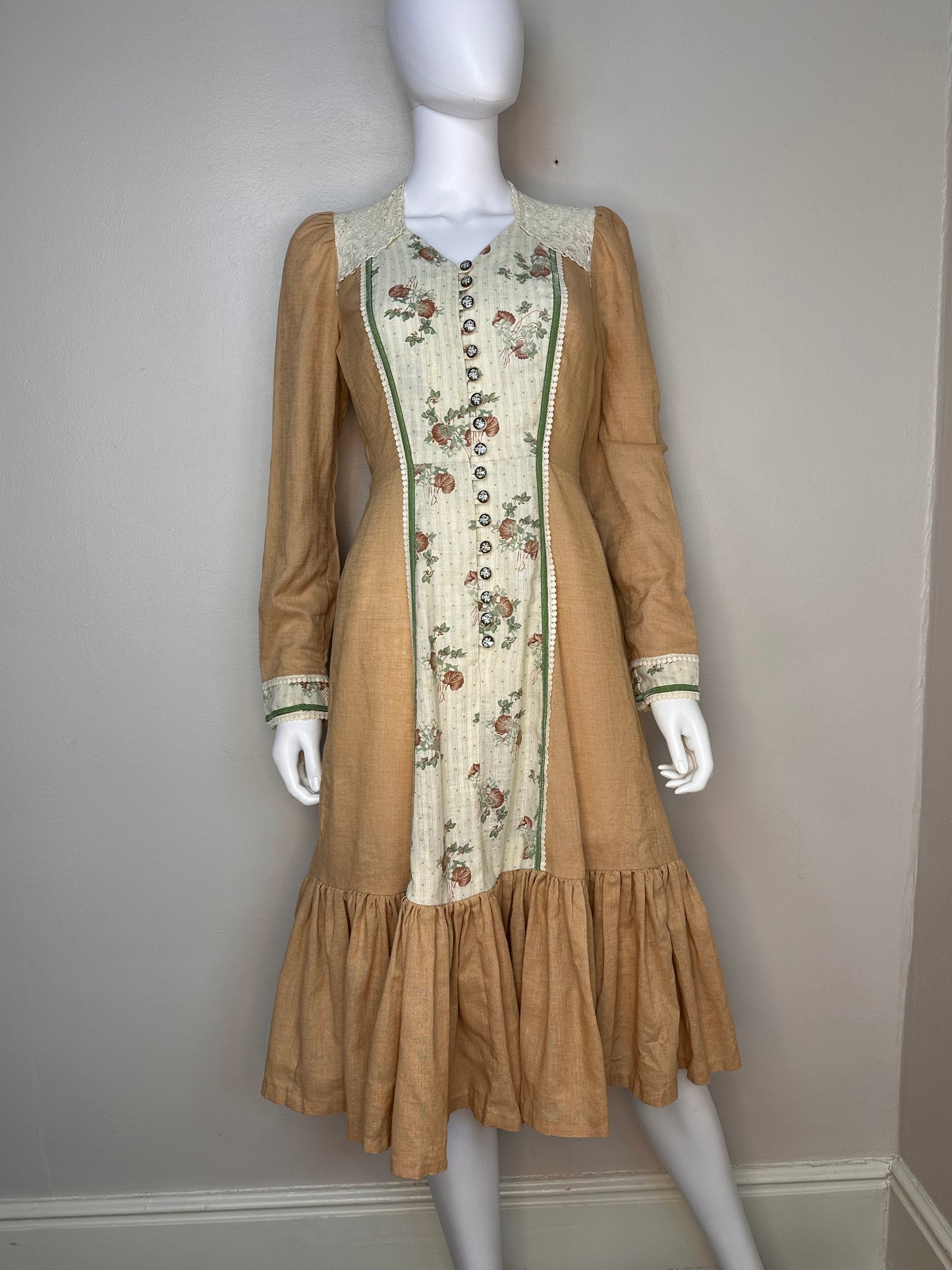 1970s Tan Floral Prairie Midi Dress, Tres Petite of Dallas Size Small, Cottagecore