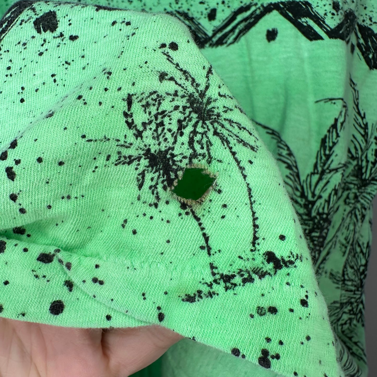 1990s Neon Green Palm Tree All Over Print Island Boyz T-Shirt Size L/XL