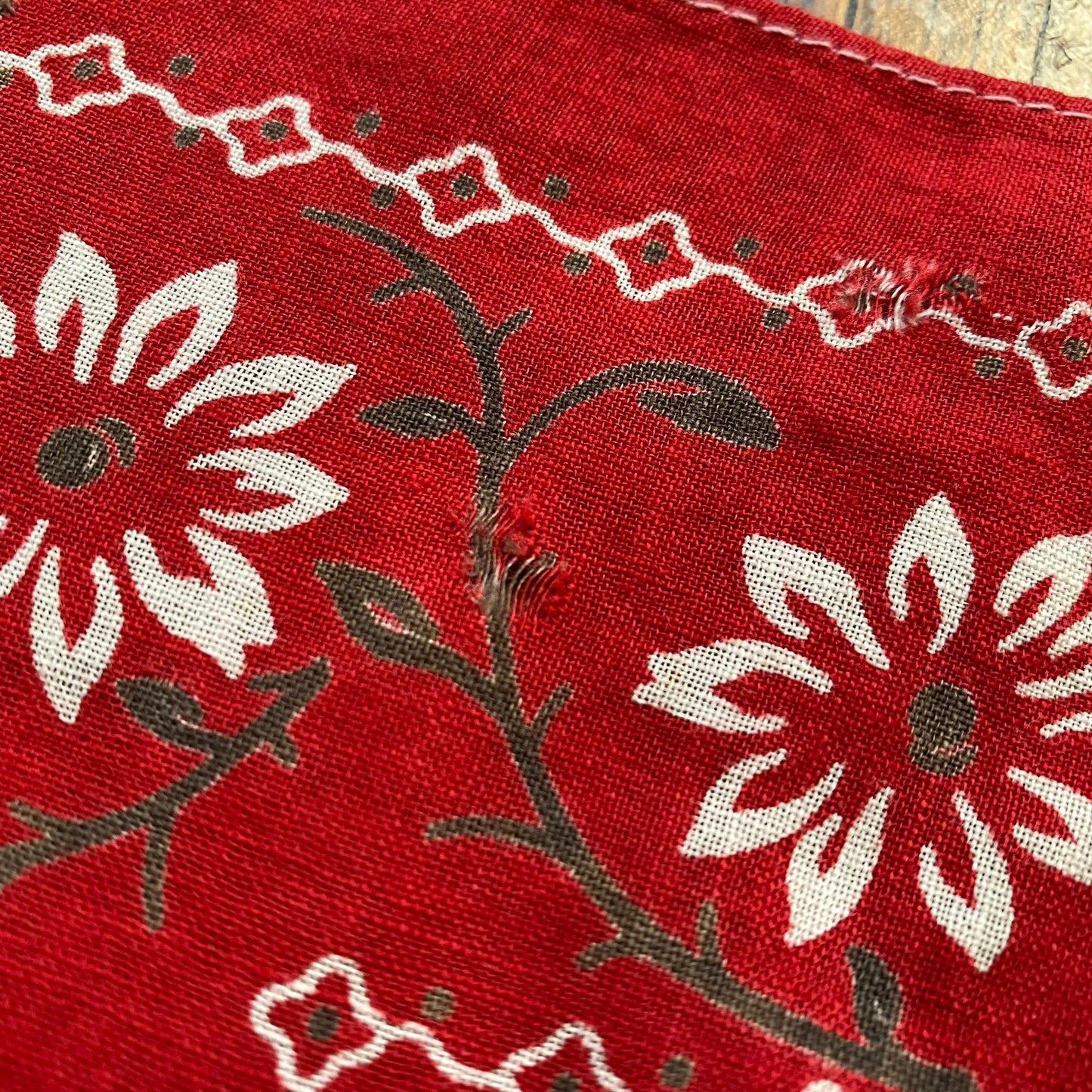 1930s/40s Red Bandana with Double Selvage, Elephant Trunk Down