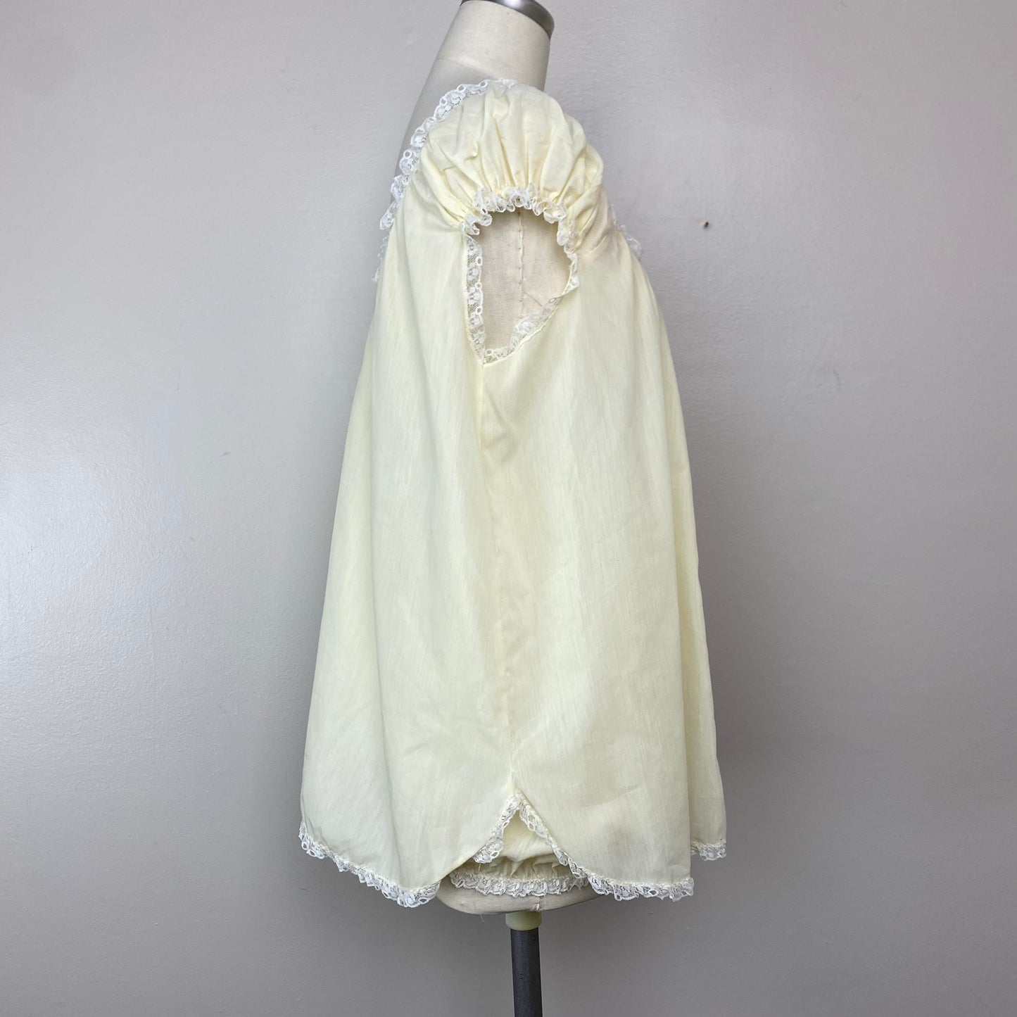 1950s Pale Yellow Baby Doll Pajamas, Colony Club Size Medium, Matching Top and Bloomers