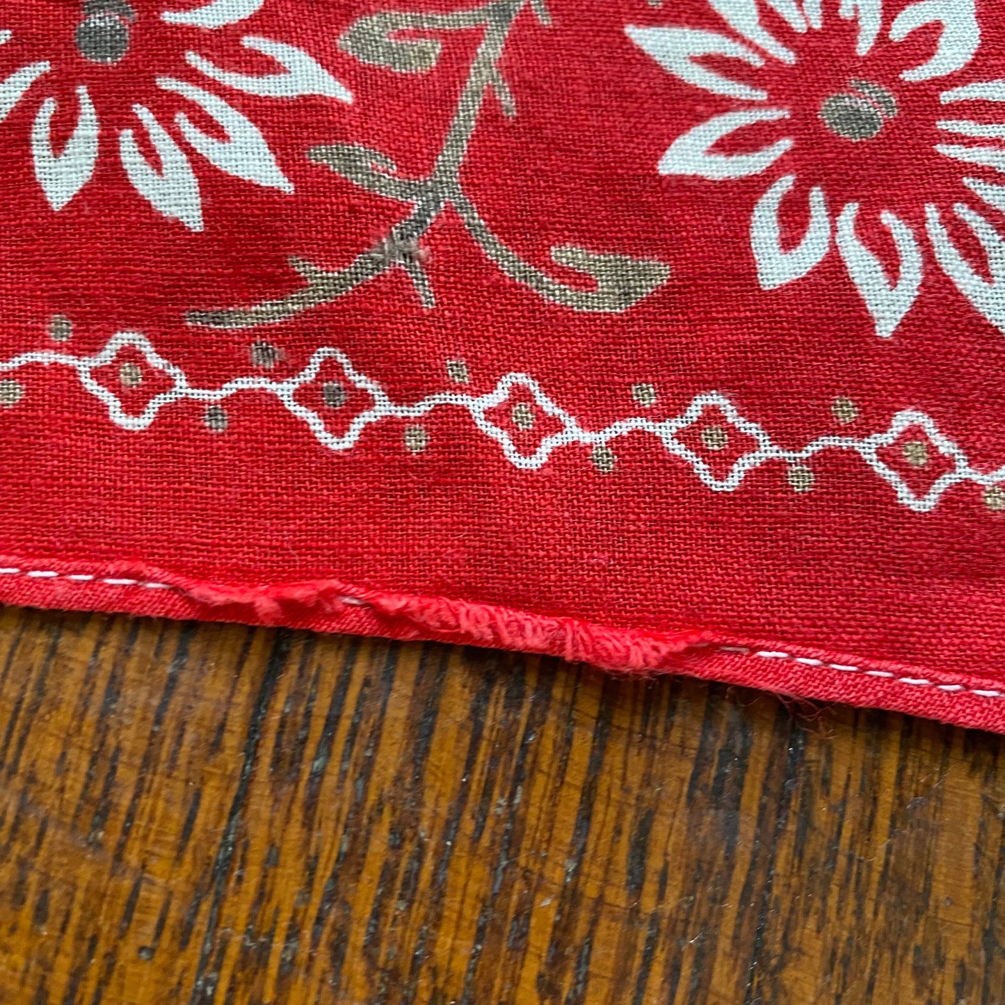 1930s/40s Red Bandana with Double Selvage, Elephant Trunk Down