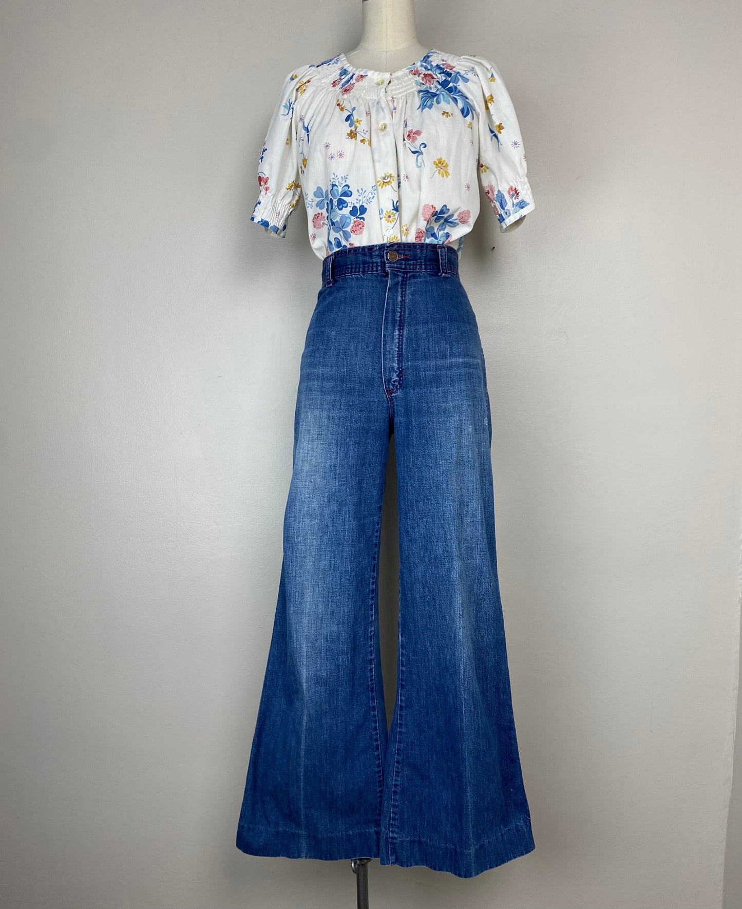 1970s Bell Bottom Blue Jeans with Embroidered Pockets, 25"x30"