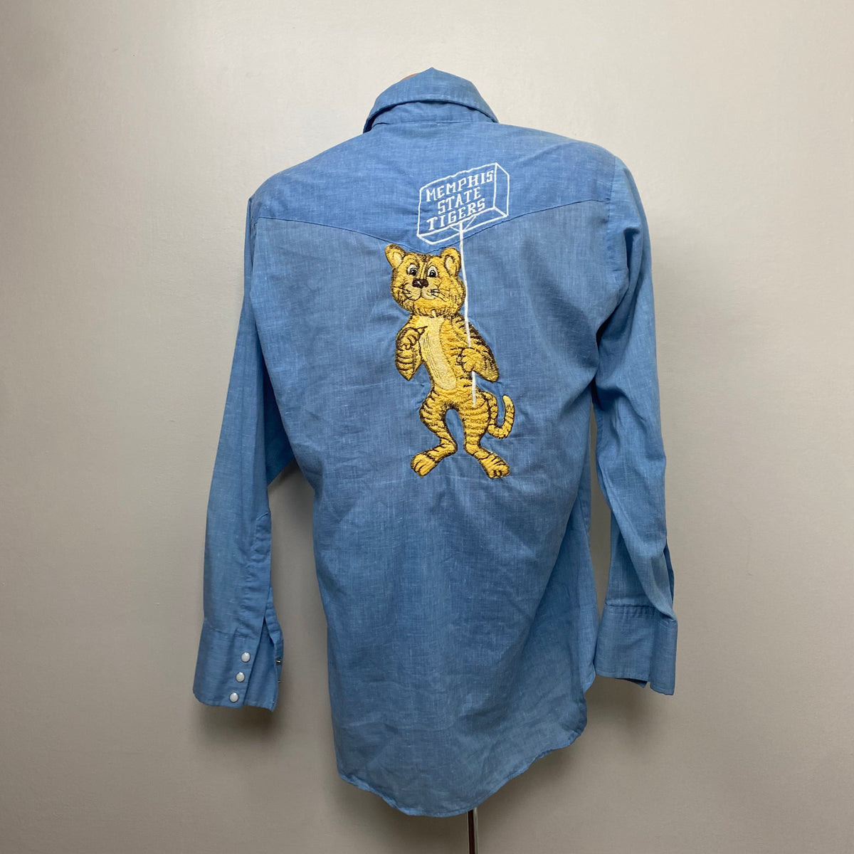 1970s Embroidered Chambray Western Shirt, Memphis State, Ely Size Medi