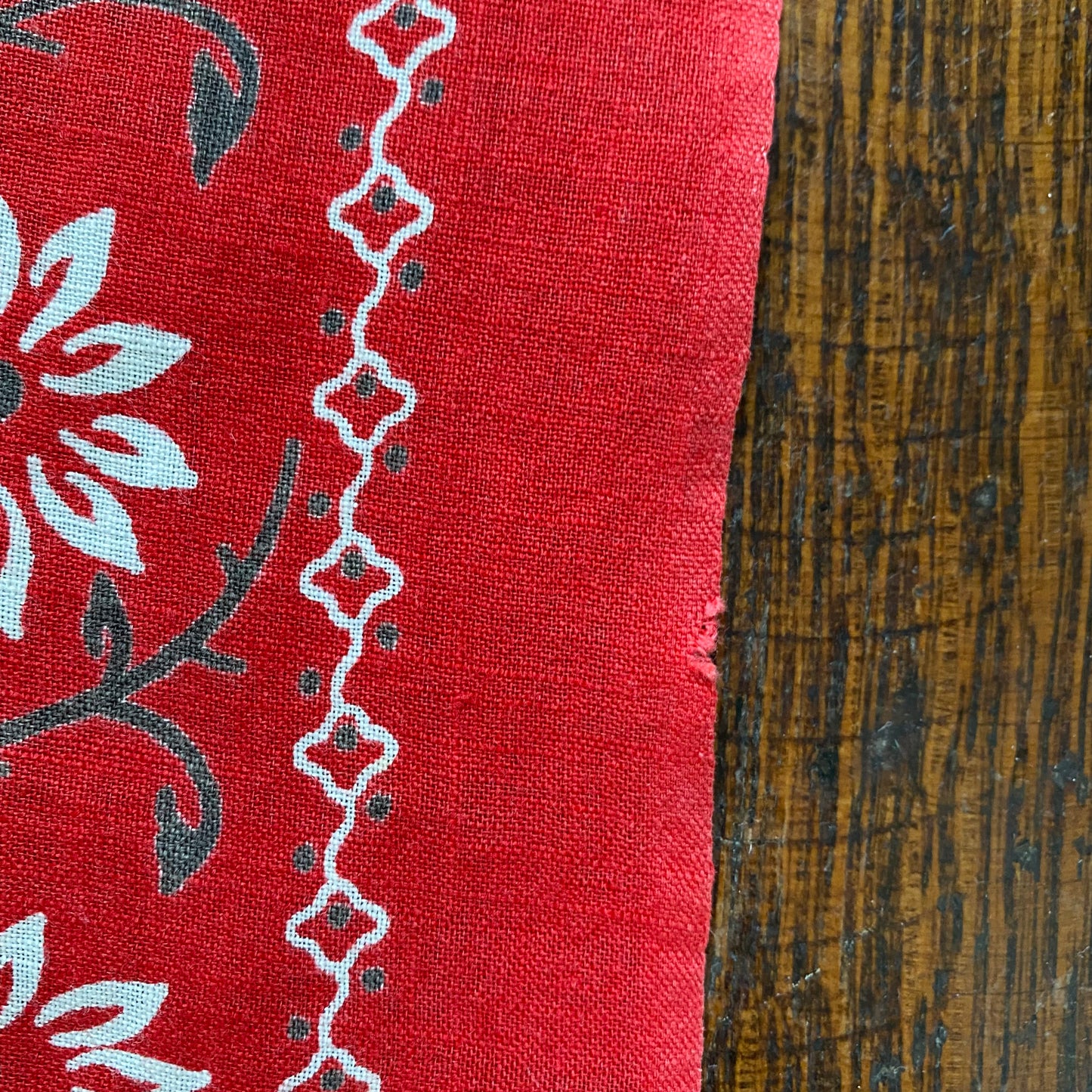 1930s/40s Red Bandana with Double Selvage, Elephant Trunk Down