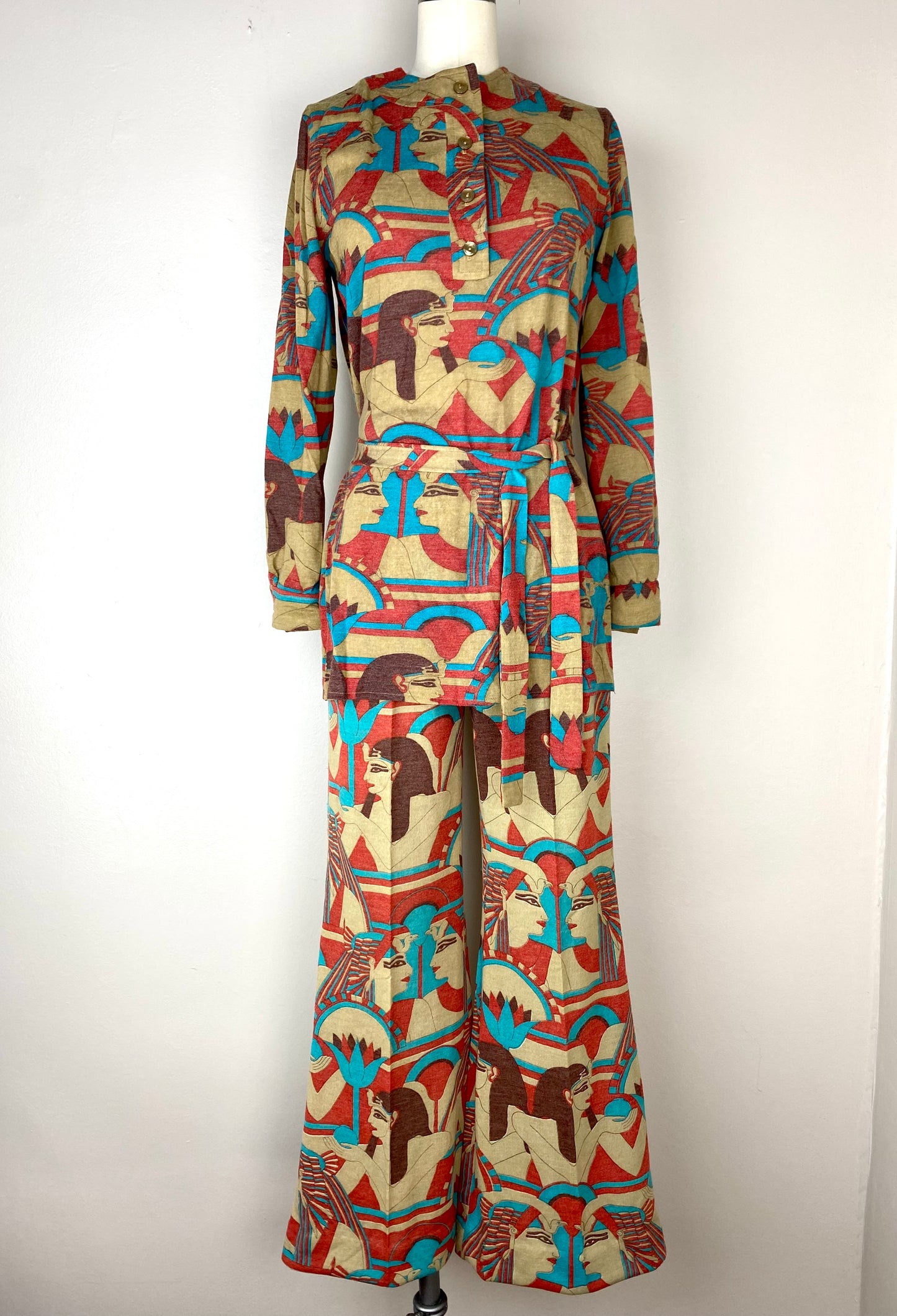 1970s Cleopatra Henley Tunic and Bell Bottom Pants Suit, Cirette Size Small, Ancient Egyptian Novelty Print