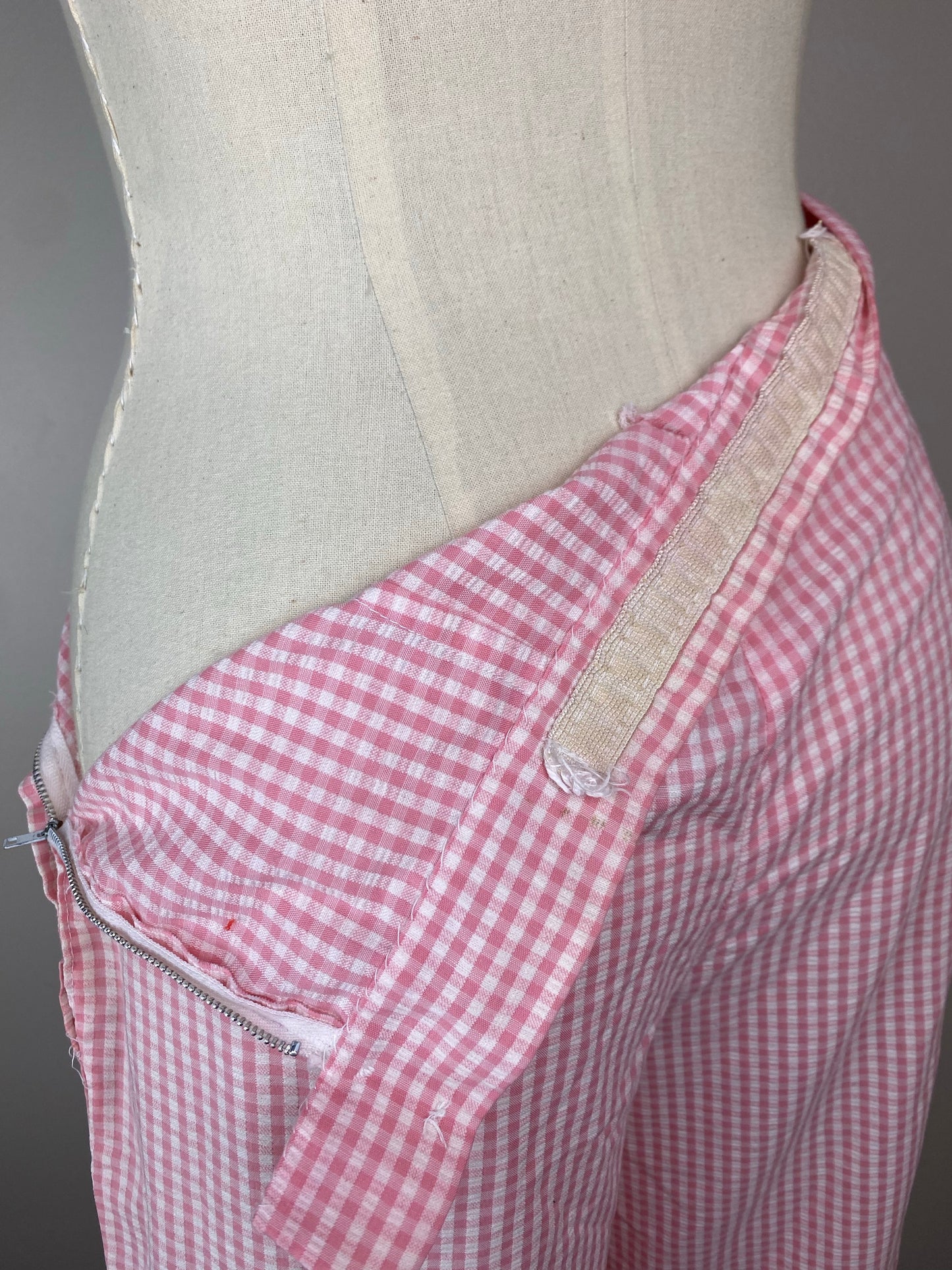 1970s Pink Gingham Seersucker Side Zip Bell Bottom Pants, 29"x 28.5"