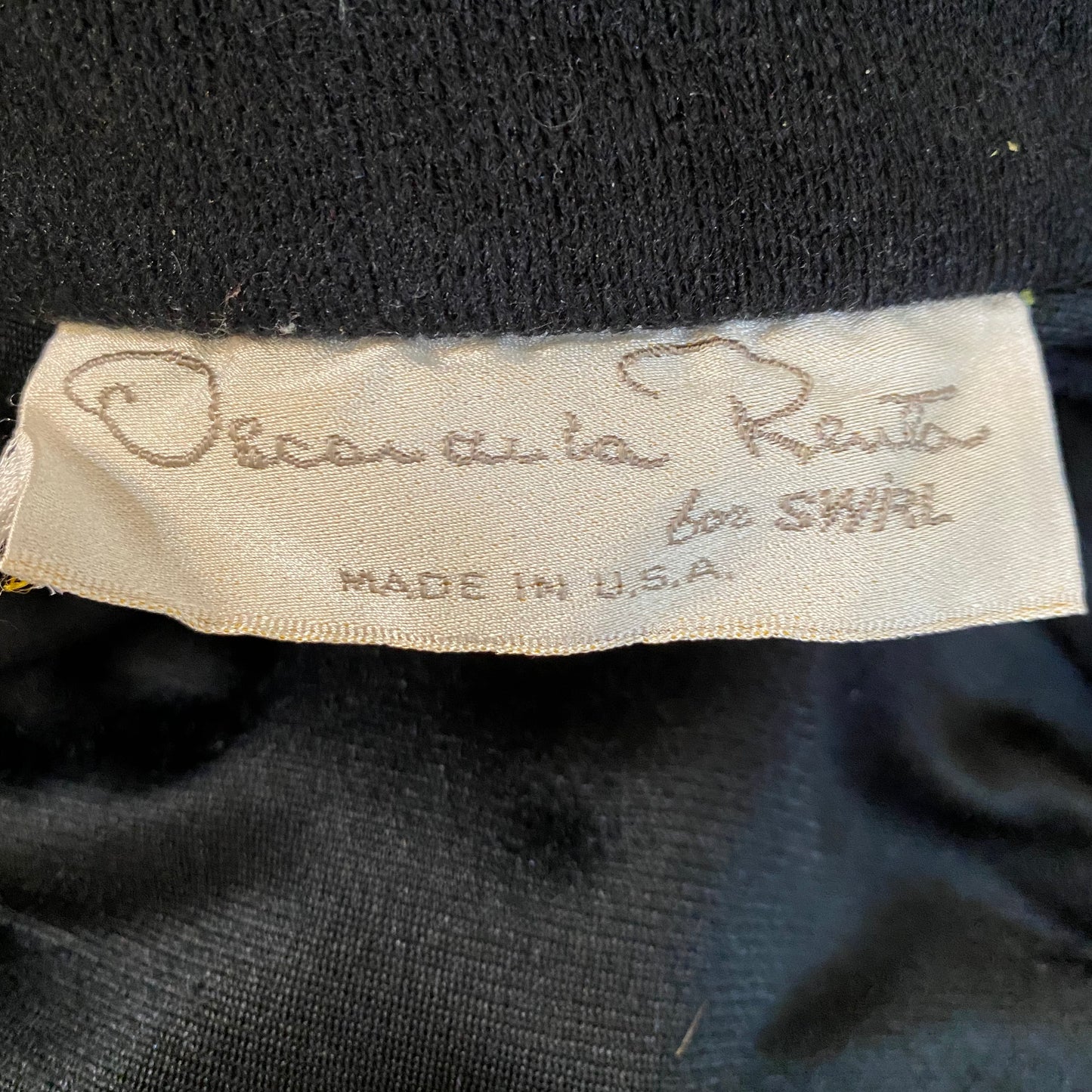 1980s Black Robe with Floral Appliqué, Oscar de la Renta for Swirl, Size Medium, Zip Front