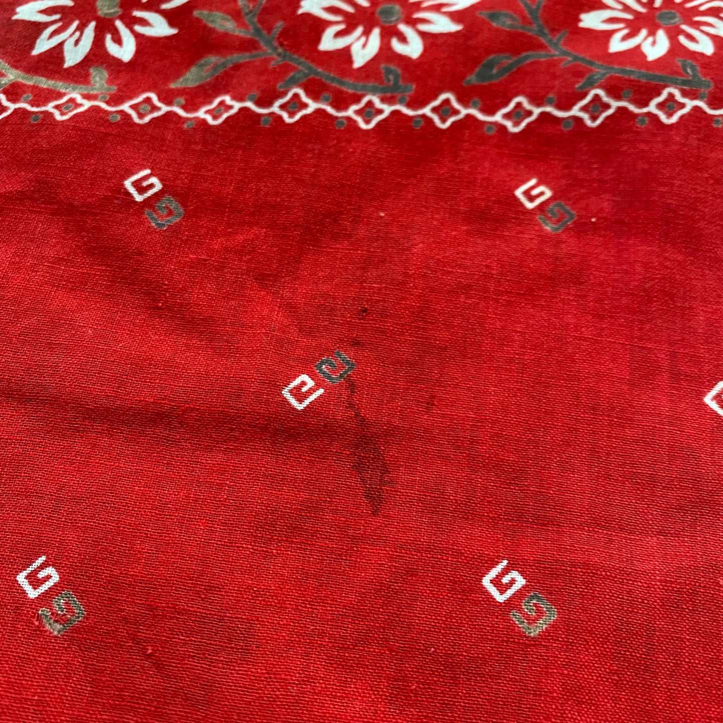 1930s/40s Red Bandana with Double Selvage, Elephant Trunk Down