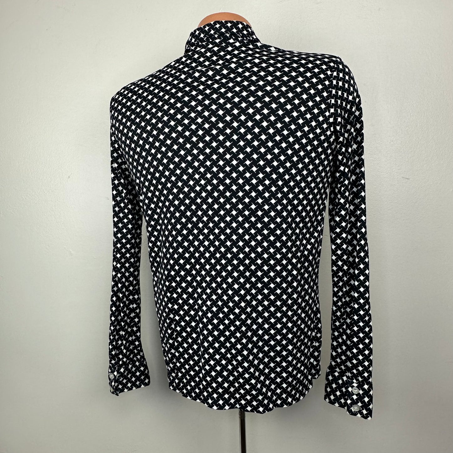 1970s Black and White Print Dagger Collar Shirt Size Medium