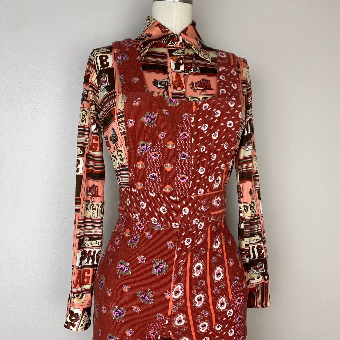 1970s Photography Novelty Print Shirt, Albee Size Small, French Antique Cameras, Photographie