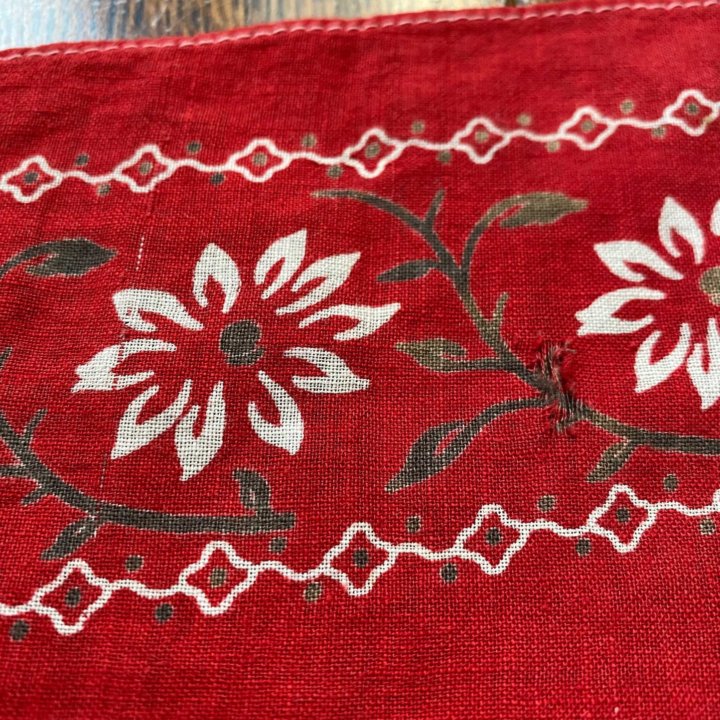 1930s/40s Red Bandana with Double Selvage, Elephant Trunk Down