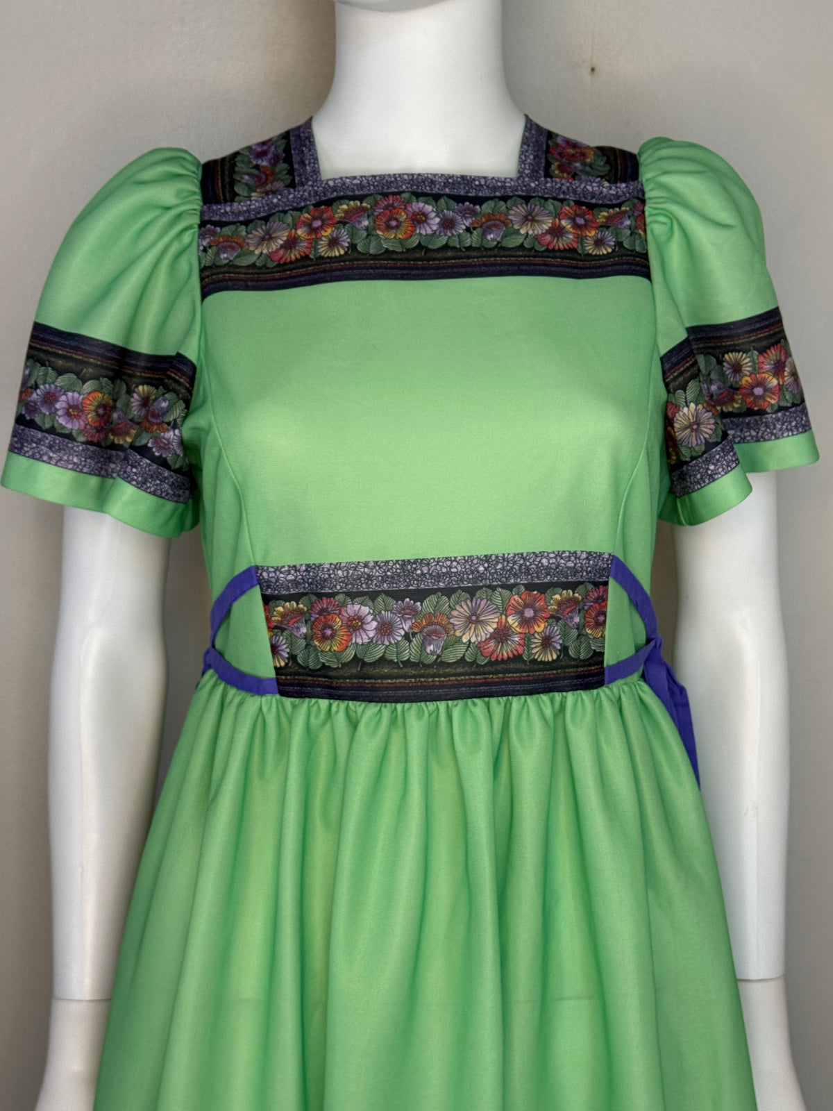 1970s Boho Green Floral Border Print Maxi Dress, En Rikke Modell Fredrikstad Norway Size Small