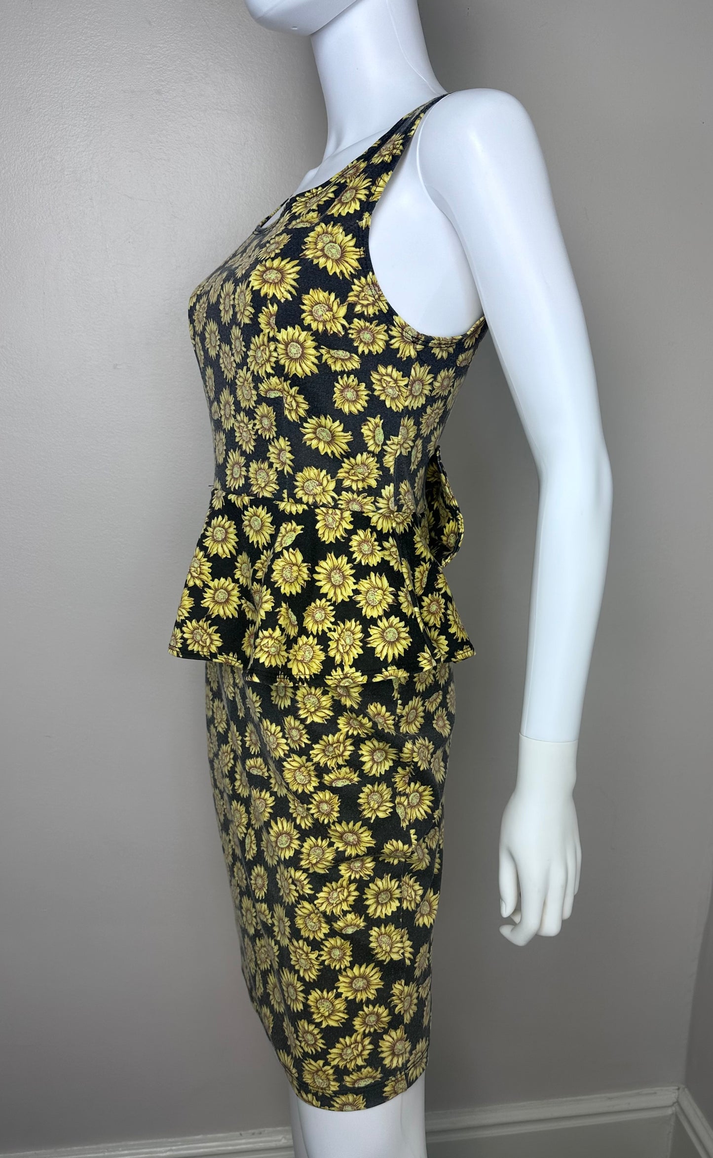 1990s Sunflower Knit Peplum Dress, Chesley Size Small