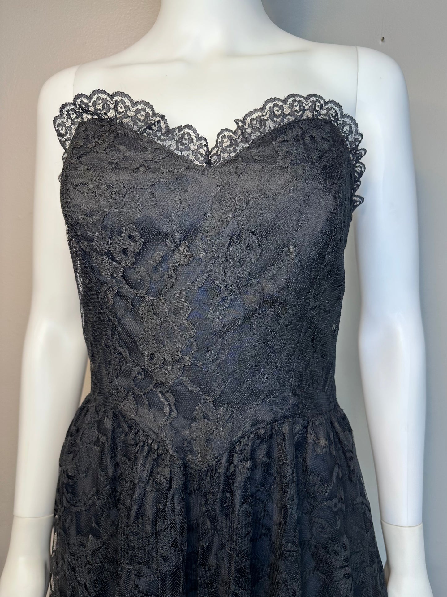 1980s Black Lace Strapless Dress, Superstition Size Small, Sweetheart Neckline