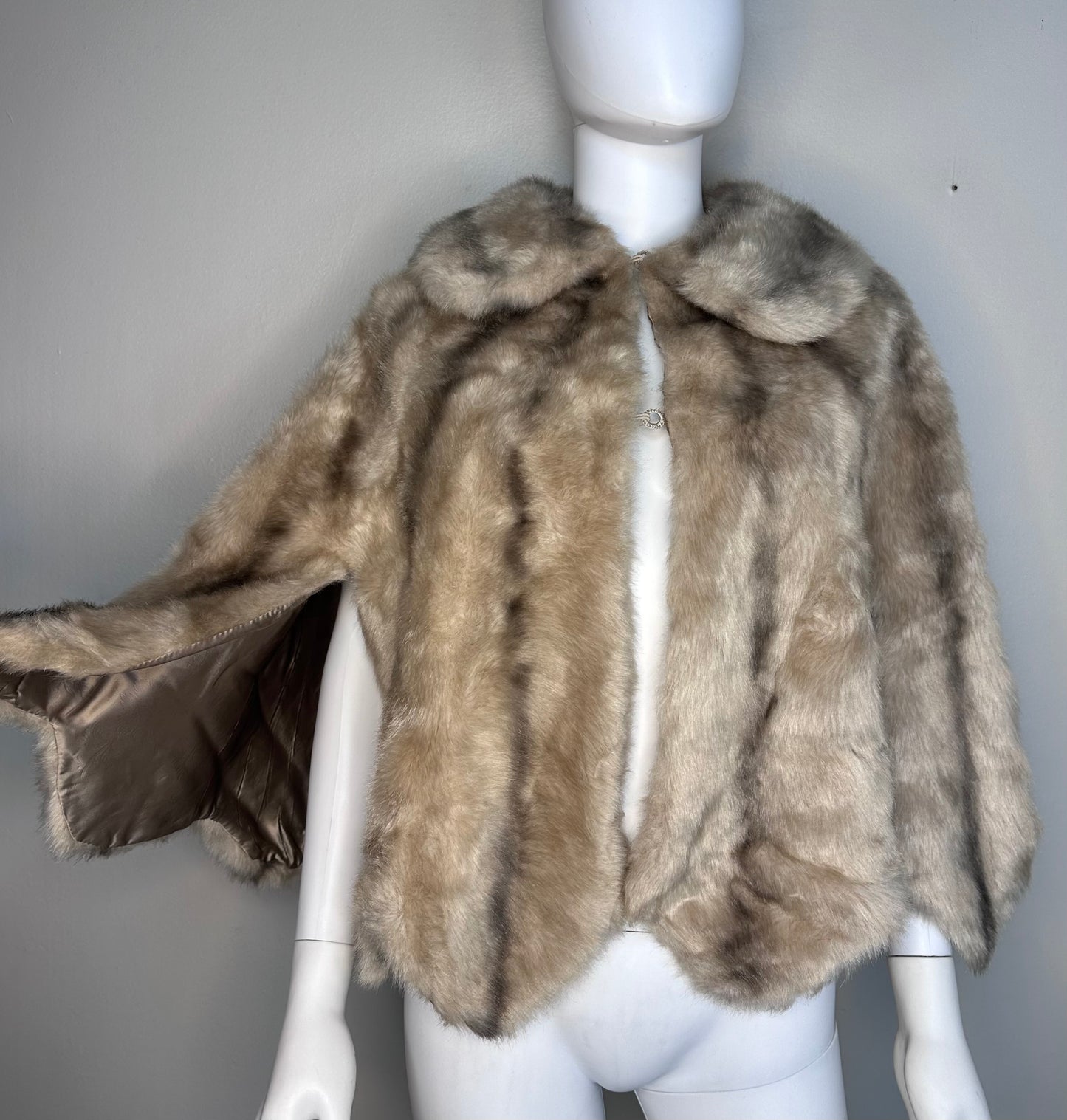 1960s Faux Fur Cape, Regina Glenara by Glenoit, Scalloped Hem