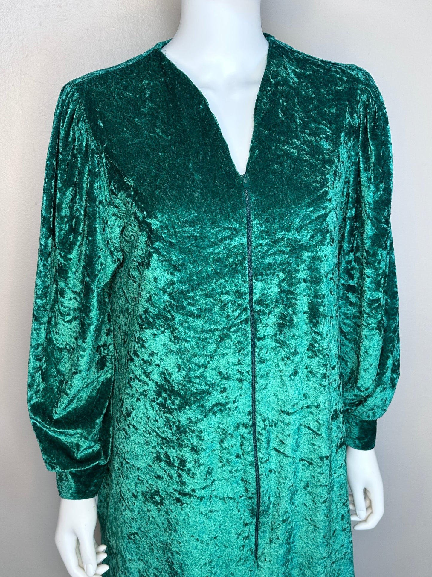 1980s/90s Green Crush Velvet Robe, Day In Day Out by Sears Size Medium, Loungewear