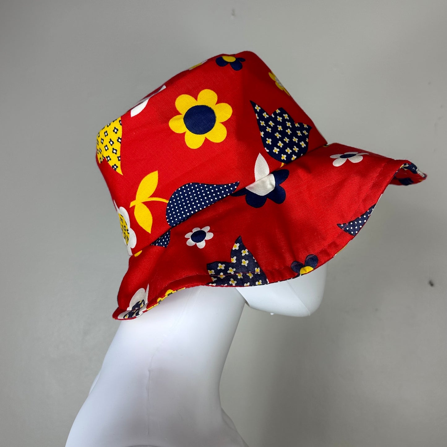 1960s Red Floral Print Hat