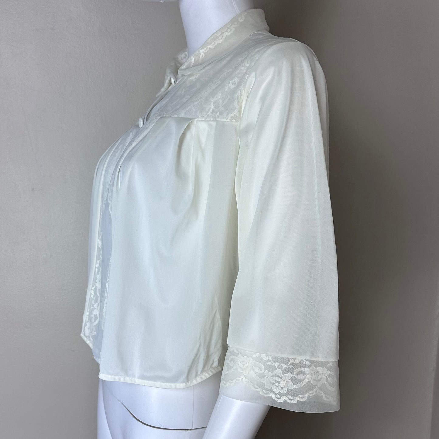 1960s Off White Nylon Bed Jacket, Henson Kickernick Size Medium