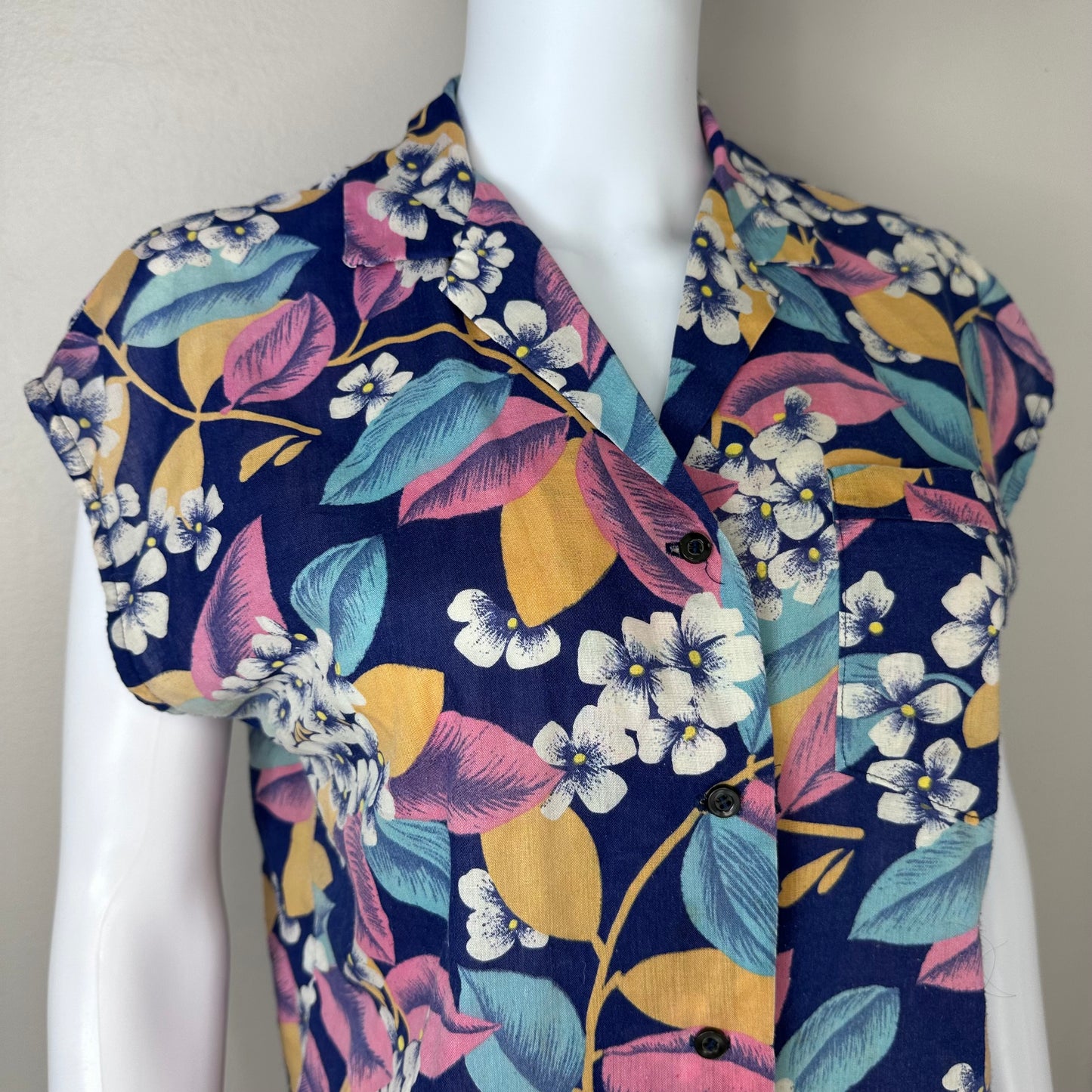 1970s/80s Sleeveless Tropical Floral Blouse, Size Large