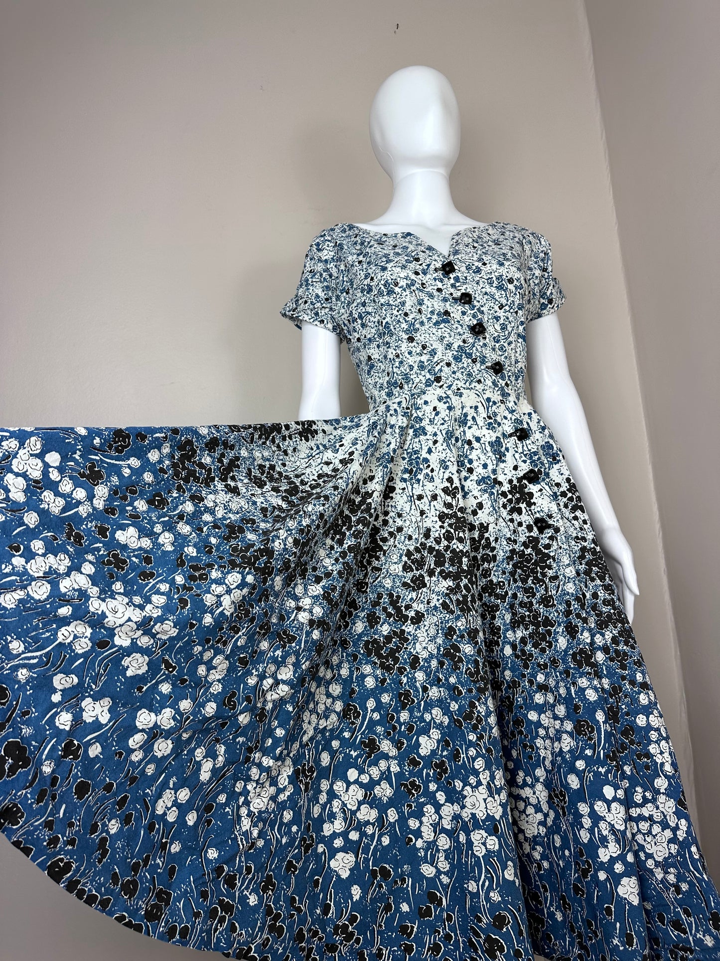 1950s Blue Floral Border Print Dress, Sized to Height Originated by Murray White, Size XXS/XS Circle Skirt