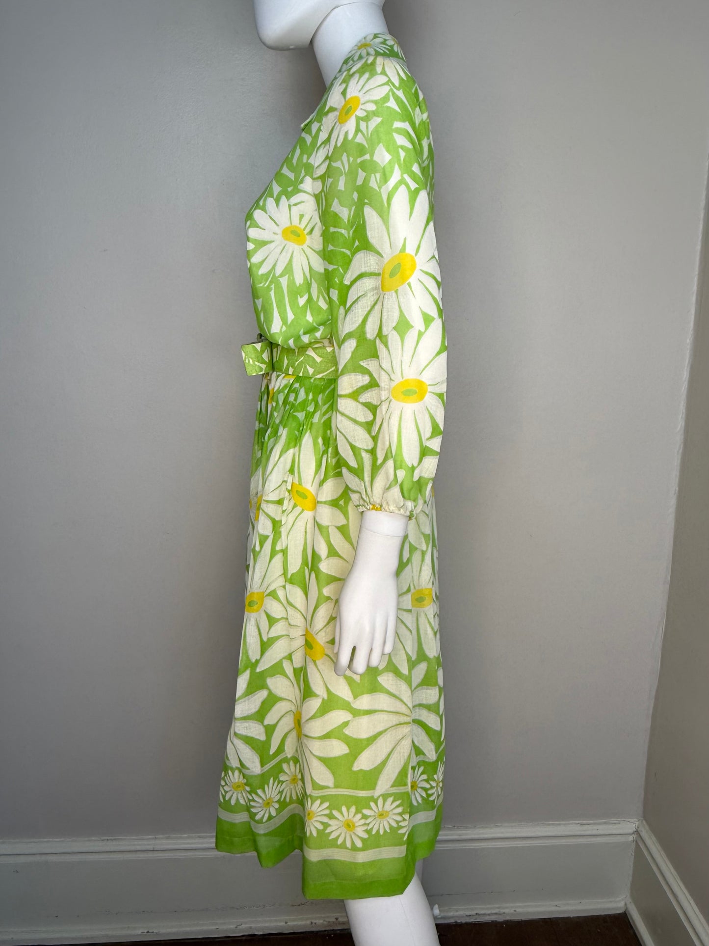 1960s Daisy Shirt Dress, Border Print, Size Medium