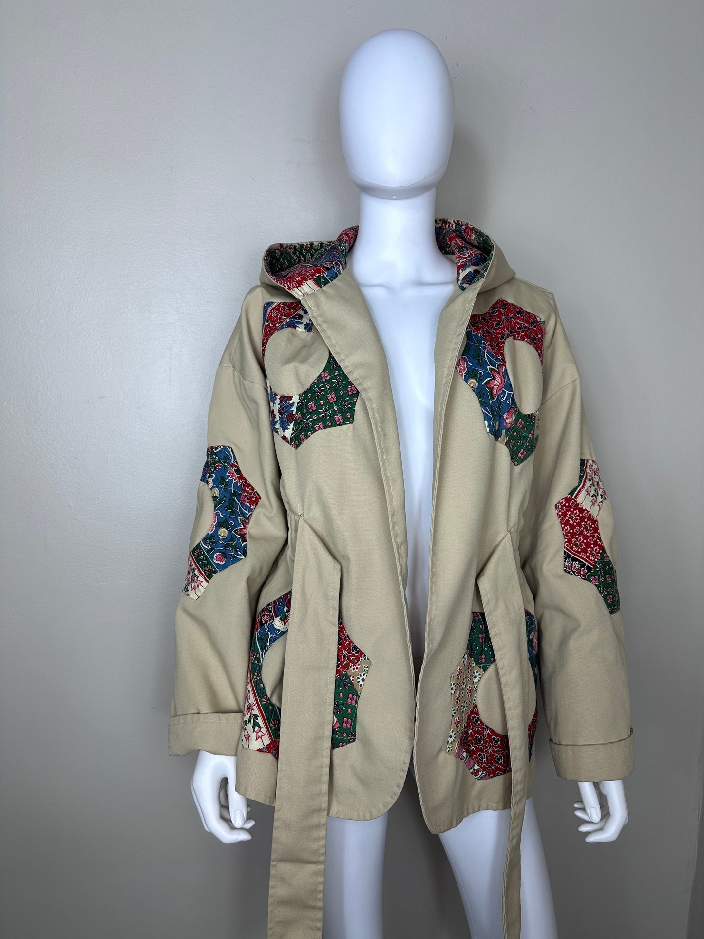 1970s Patchwork Quilt Coat, Hooded Jacket, Bottom Line Size Medium