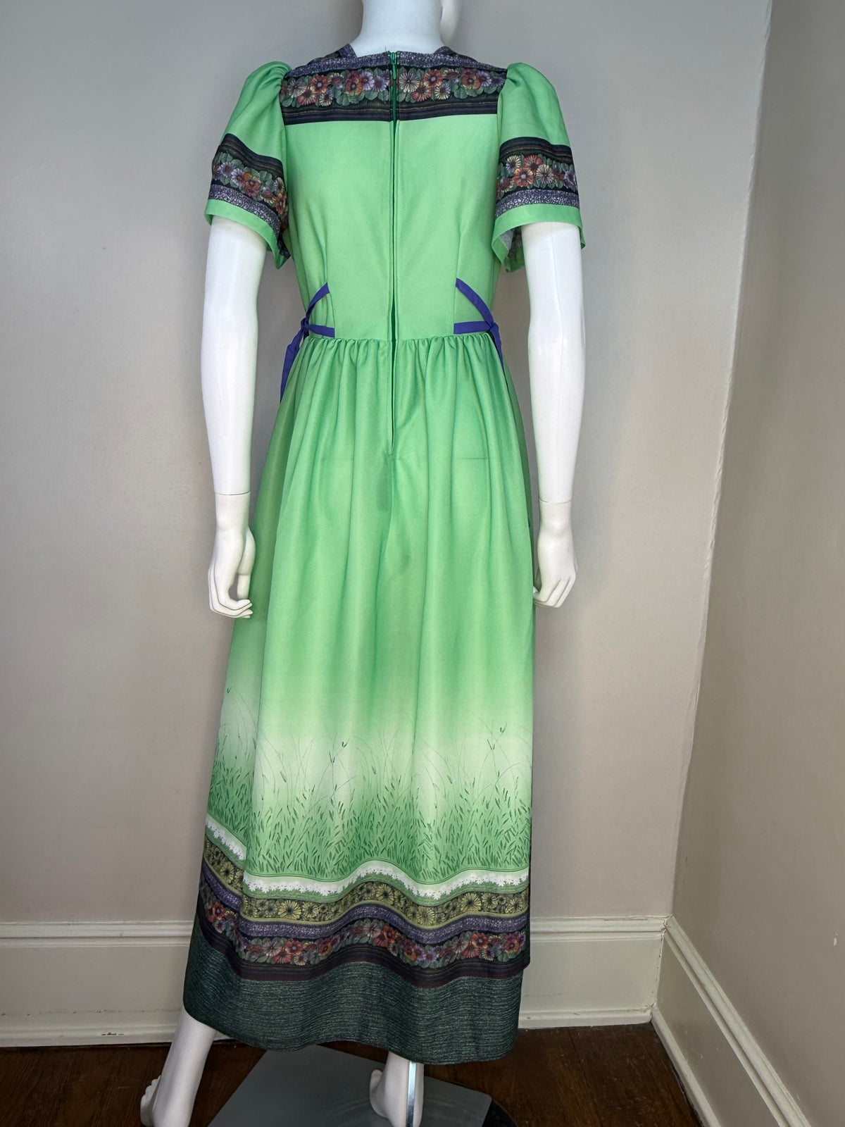 1970s Boho Green Floral Border Print Maxi Dress, En Rikke Modell Fredrikstad Norway Size Small