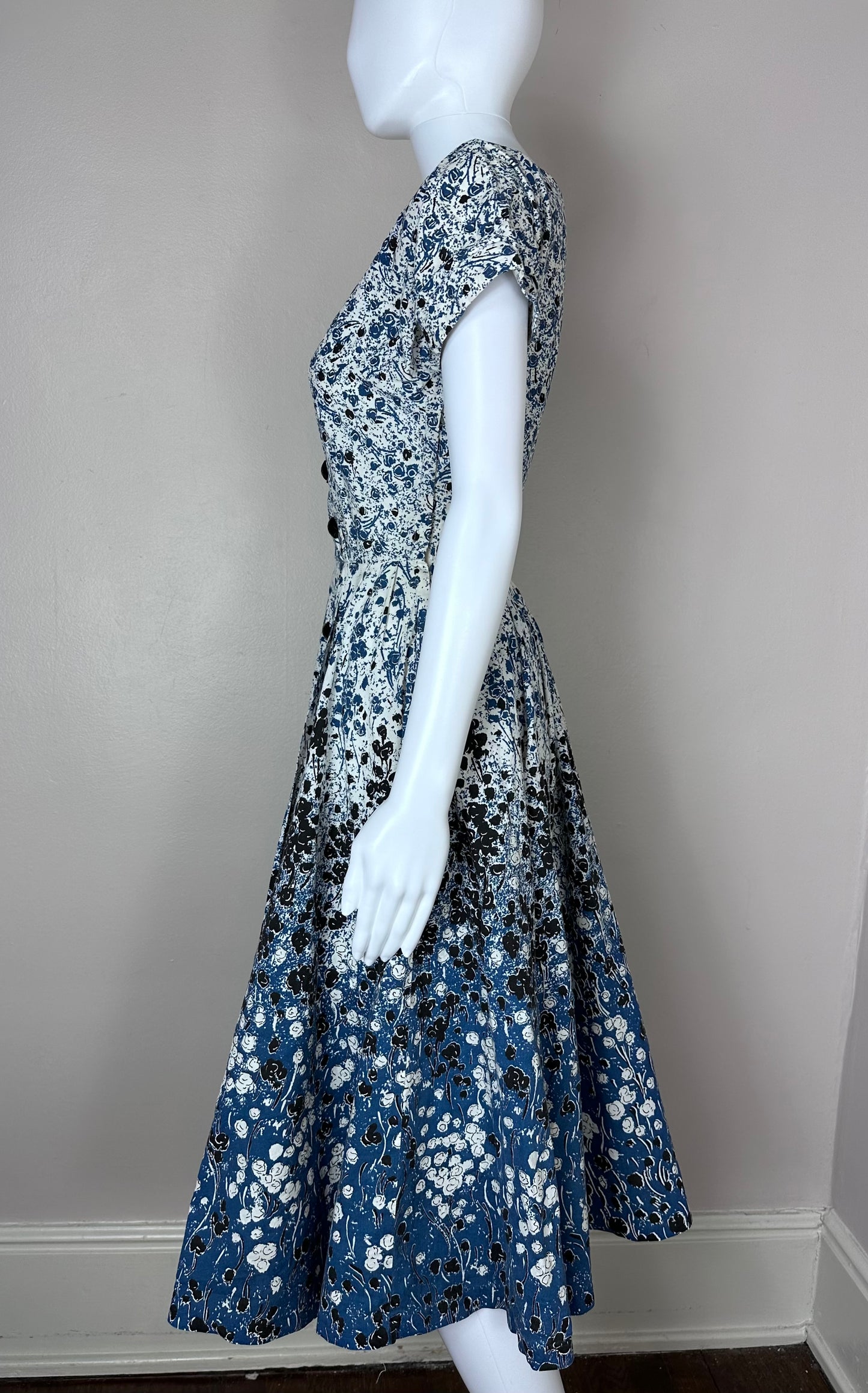 1950s Blue Floral Border Print Dress, Sized to Height Originated by Murray White, Size XXS/XS Circle Skirt