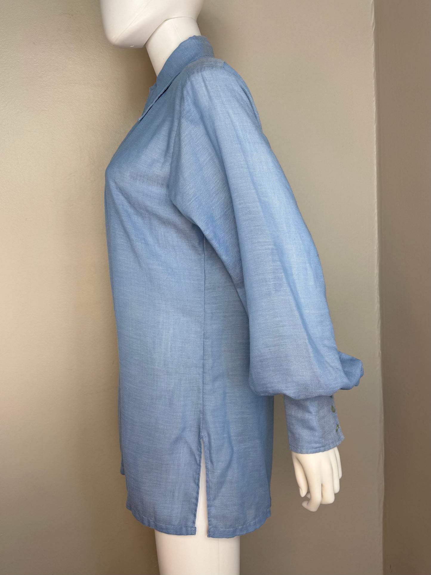 1970s Men’s Blue Tunic, Deep V Pull Over Collared Poet Shirt, 417 Van Heusen Vanopress Body Fit Size Medium