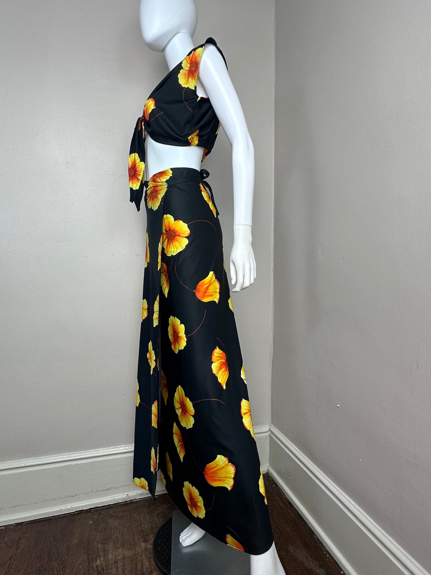 1970s Hawaiian Floral Crop Top and Wrap Skirt Size Large