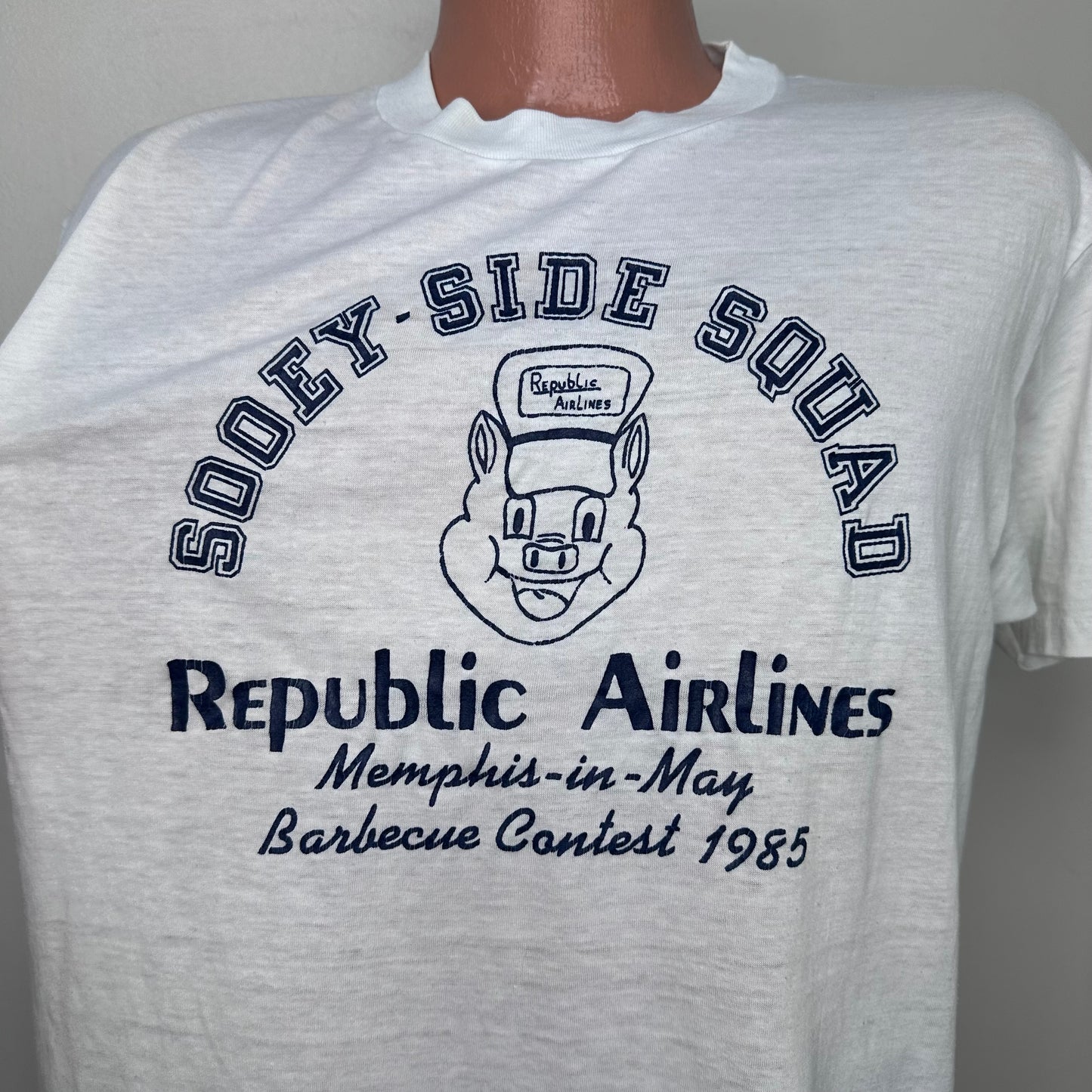 1980s Memphis in May Barbecue Contest 1985, Hanes Size Large, Republic Airlines, Sooey Side Squad