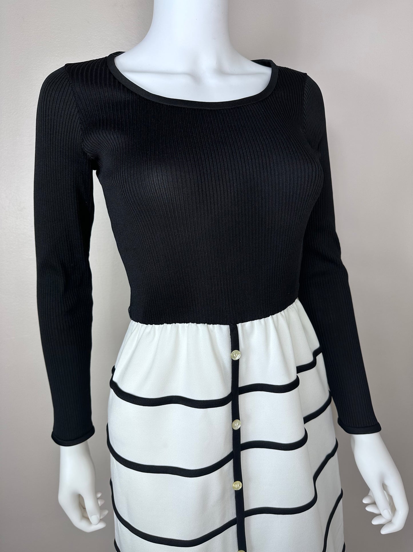 1970s Black and White Knit Maxi Dress, Ayer’s Unlimited Size XS-Small