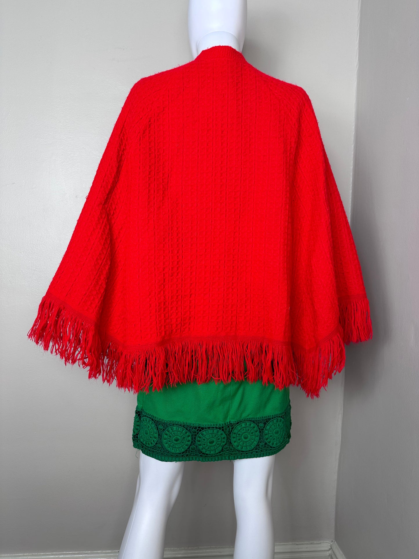 1970s Red Yarn Woven Cape with Fringe, Specialty House Fashion Size S-M, Sweater Poncho