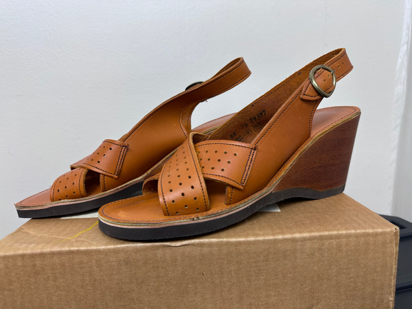 1970s Brown Leather Sandals, Mason Shoe Co Size 9 1/2 Narrow, Wedge Heel