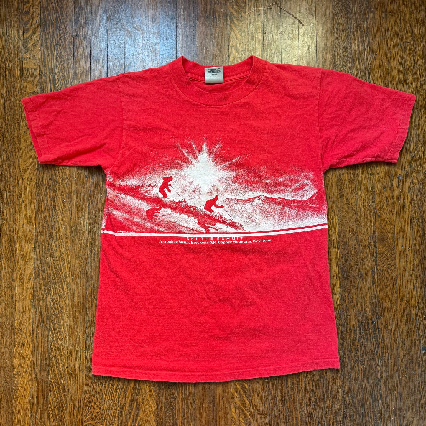 1980s Ski the Summit Red Wrap Around Print T-Shirt, Oneita Power-T Size Medium, Colorado, Hogenson 1985