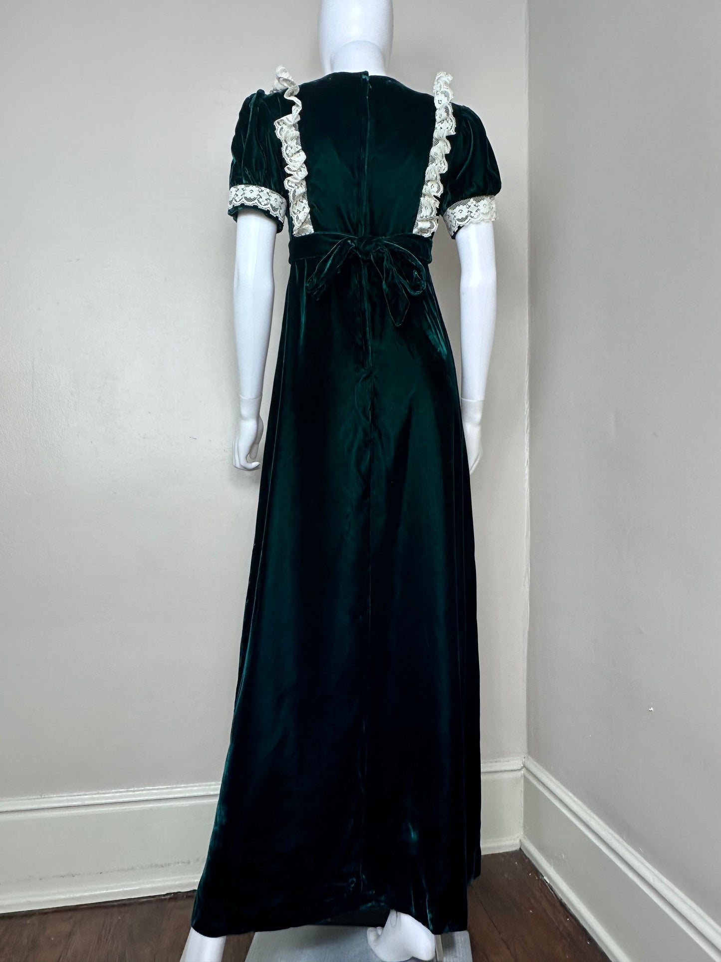 1970s Green Velvet Maxi Dress, Miss Amy Size Small, Prairie Style