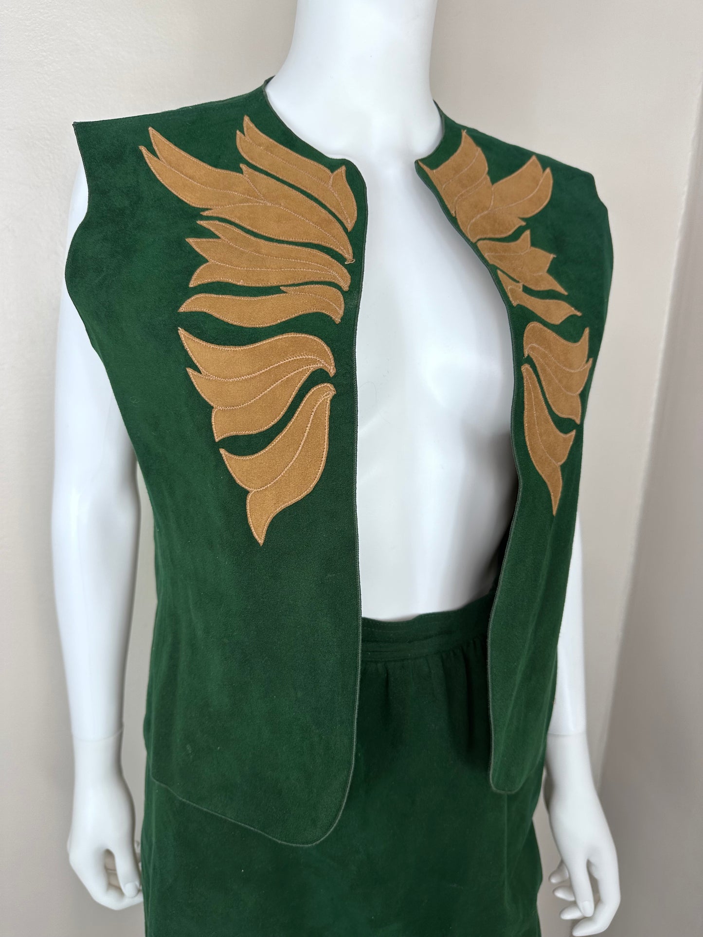 1980s Green Ultrasuede Vest and Skirt Set, Signatures by Russ Taylor Size Small-Medium