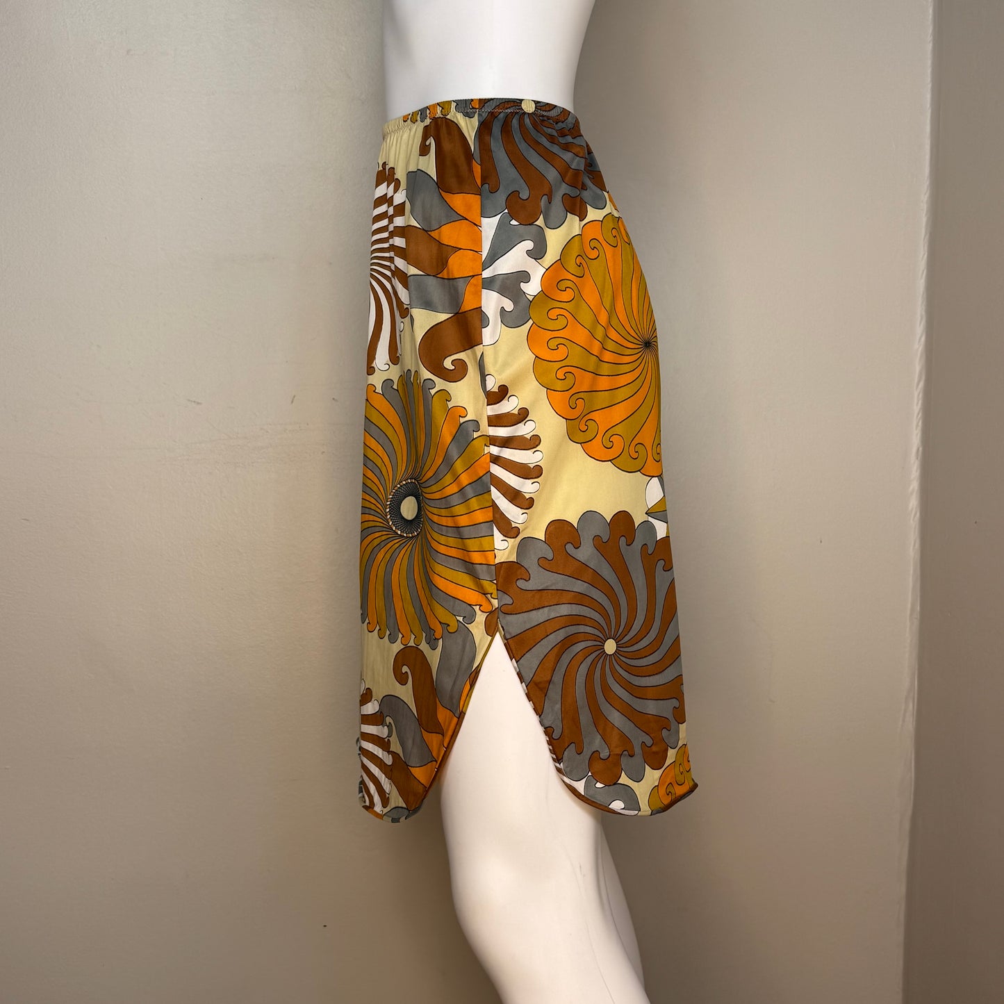 1960s Psychedelic Swirly Brown Floral Half Slip, Vanity Fair Size XS-Small